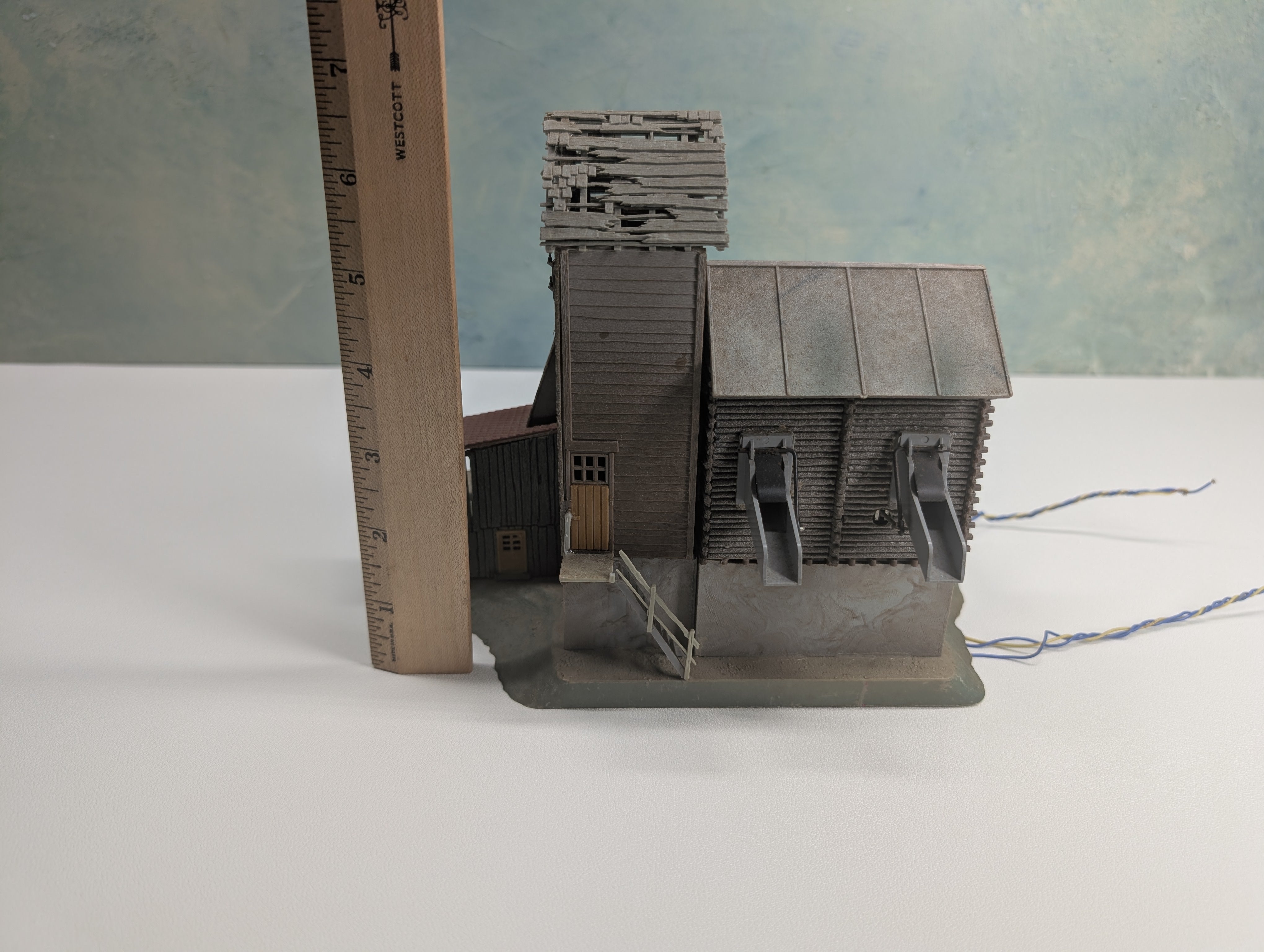 USED Vollmer 5723/48 HO Scale Gravel Silo Factory, Tested