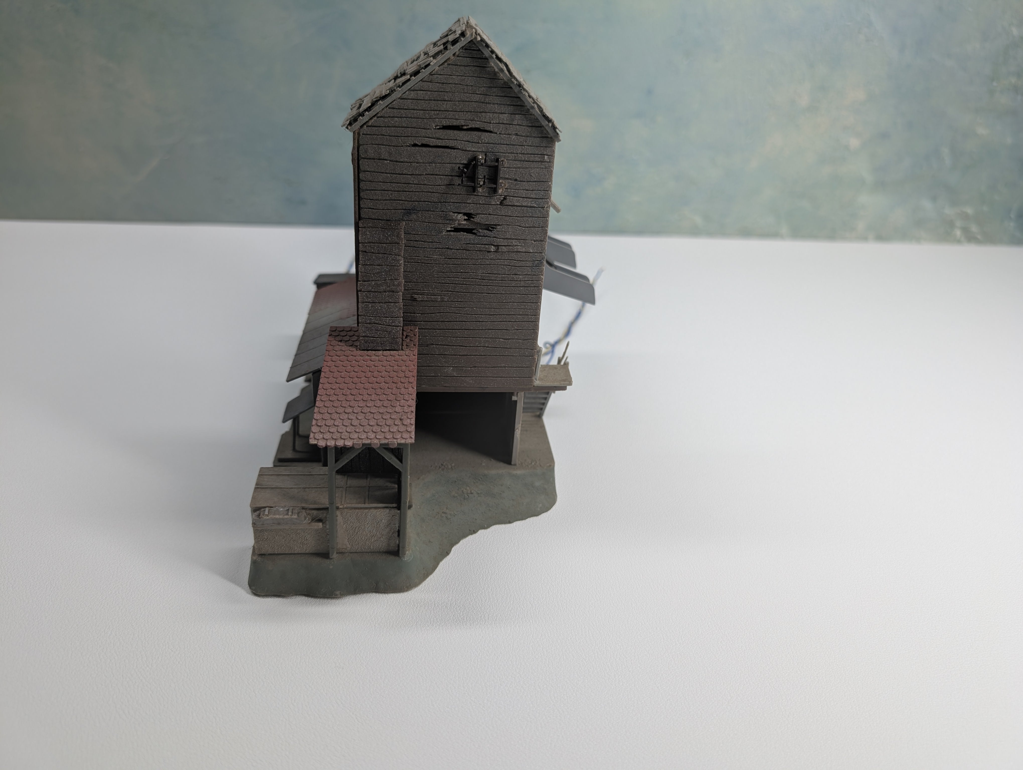 USED Vollmer 5723/48 HO Scale Gravel Silo Factory, Tested