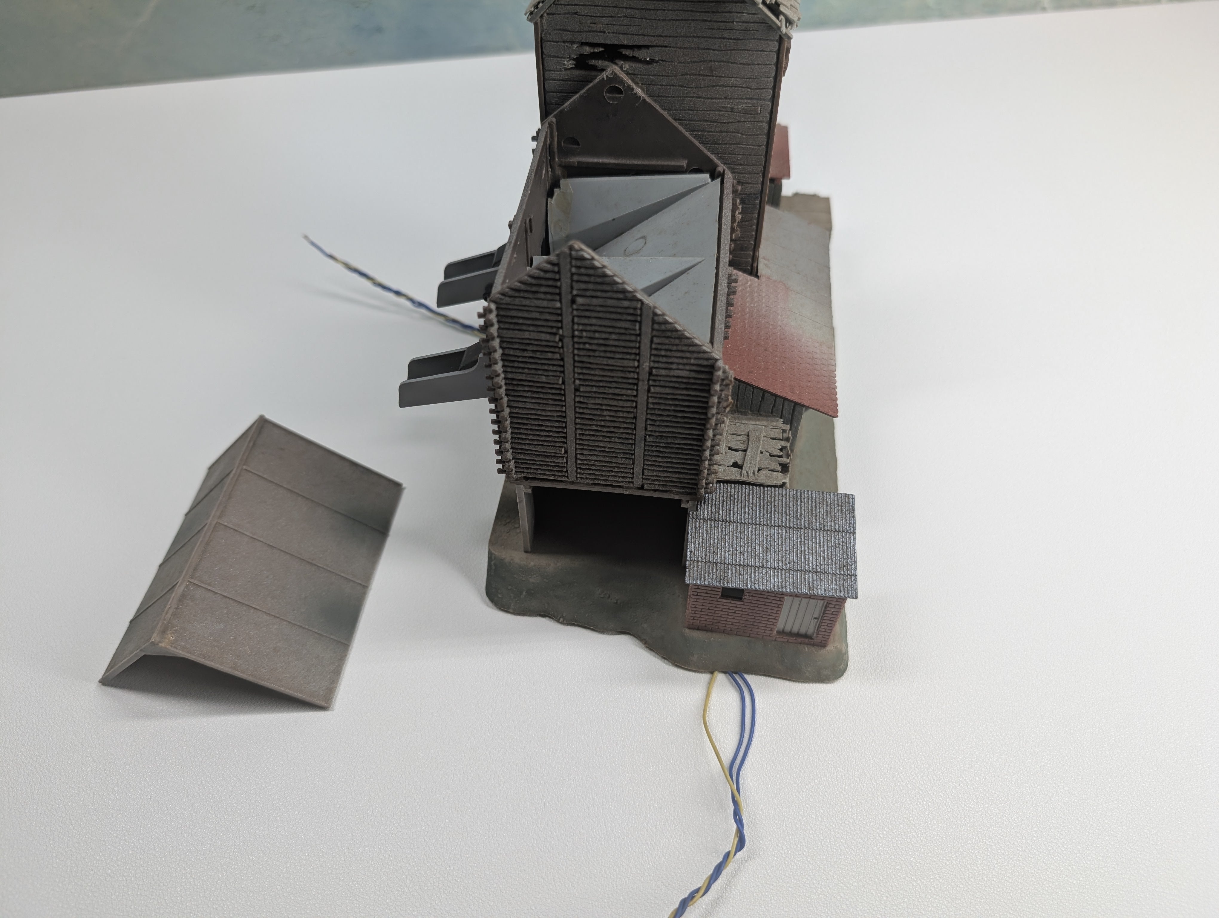 USED Vollmer 5723/48 HO Scale Gravel Silo Factory, Tested