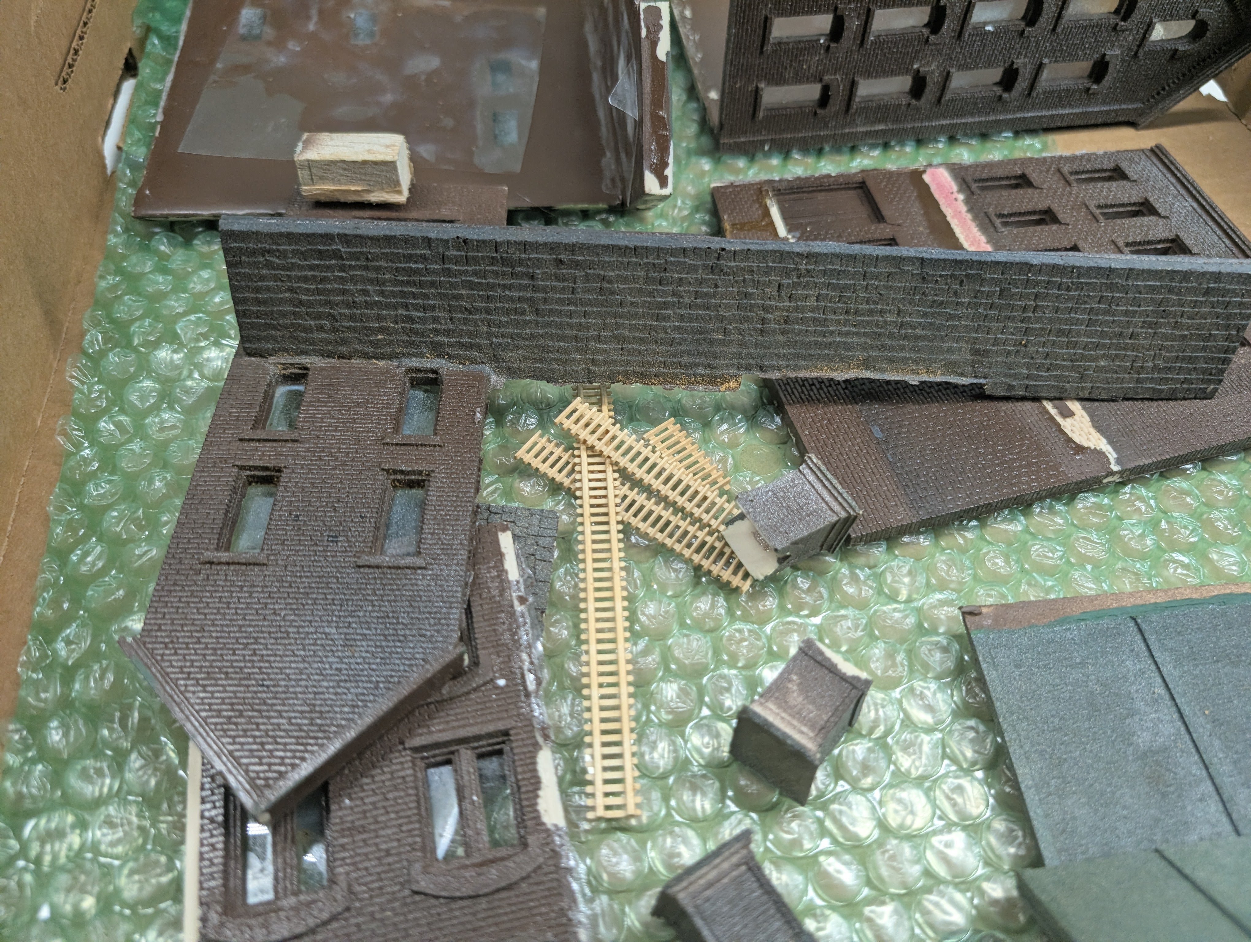 USED Magnuson Models M-510 HO Scale The Fountain Brewery Structure - Resin Kit