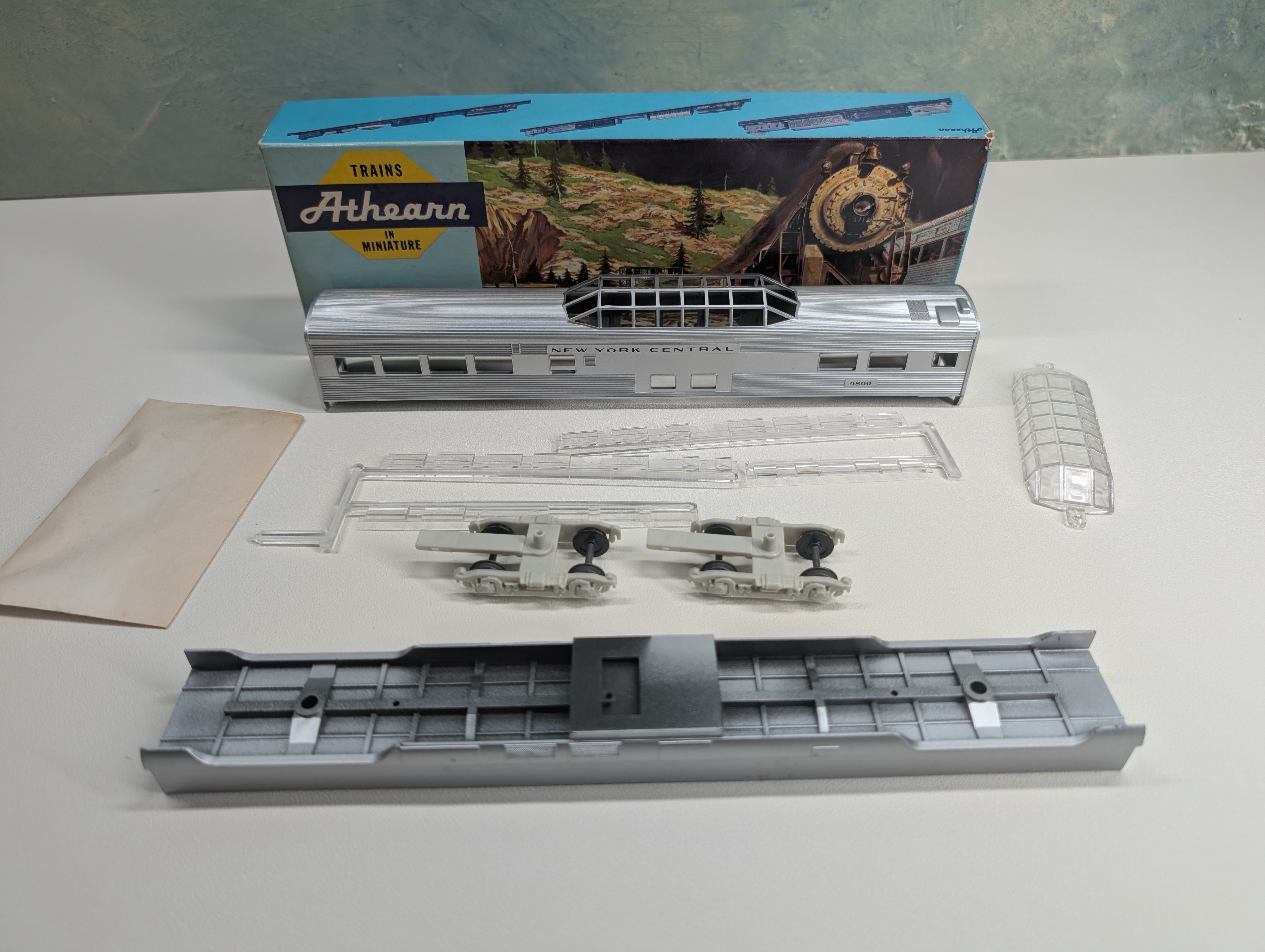 USED Athearn 1827 HO Scale Streamline Vista Dome Passenger Car New York Central #9800 KIT