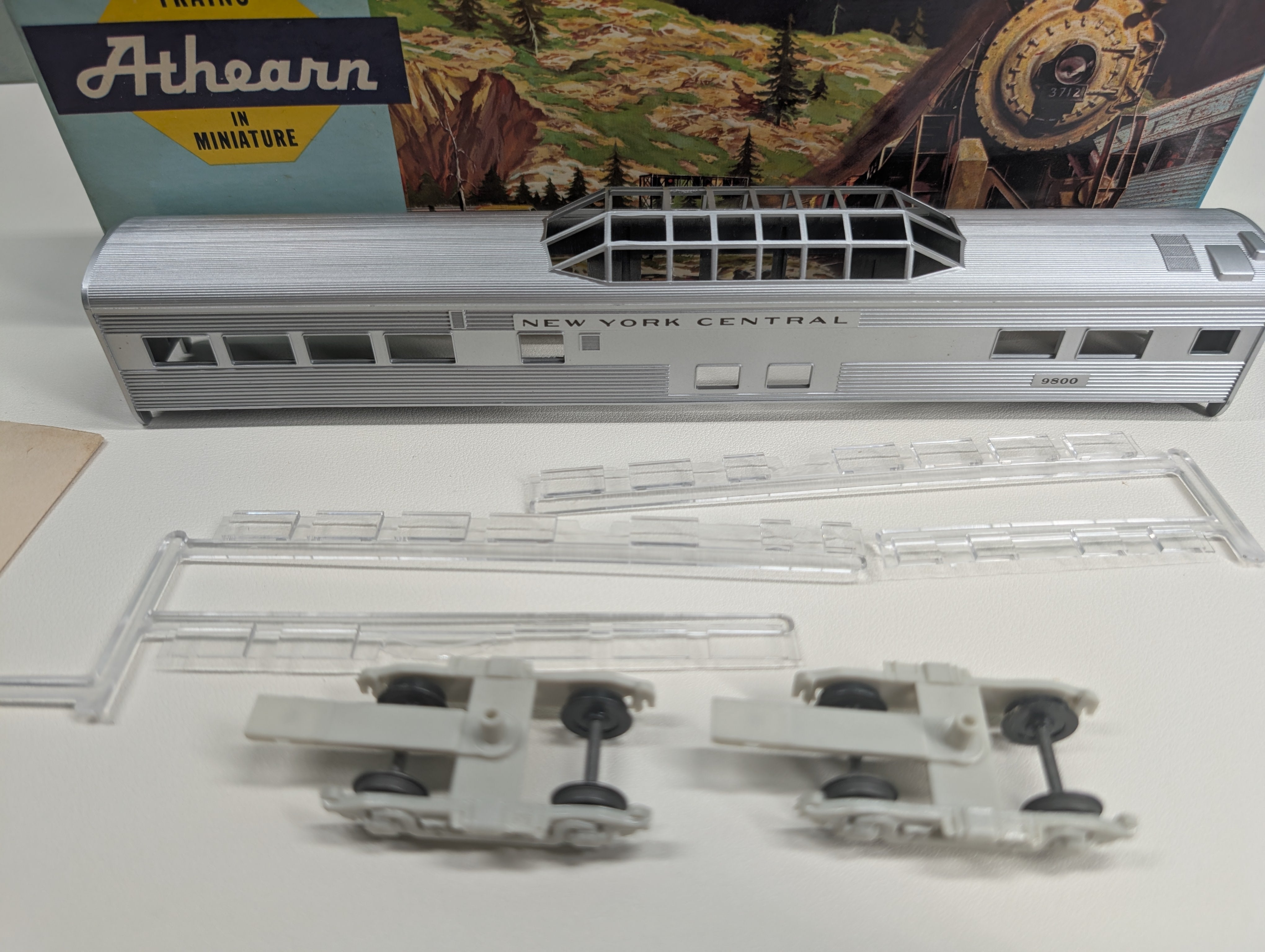 USED Athearn 1827 HO Scale Streamline Vista Dome Passenger Car New York Central #9800 KIT