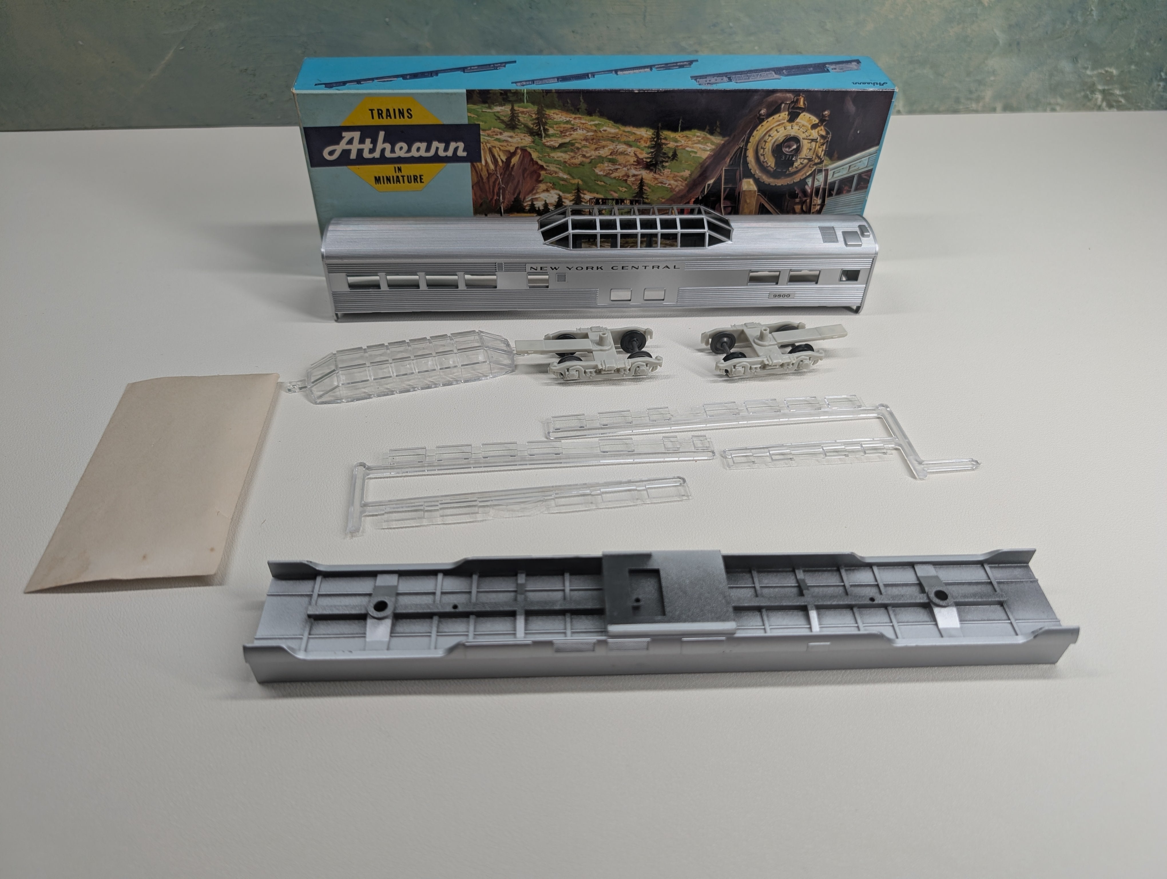 USED Athearn 1827 HO Scale Streamline Vista Dome Passenger Car New York Central #9800 KIT