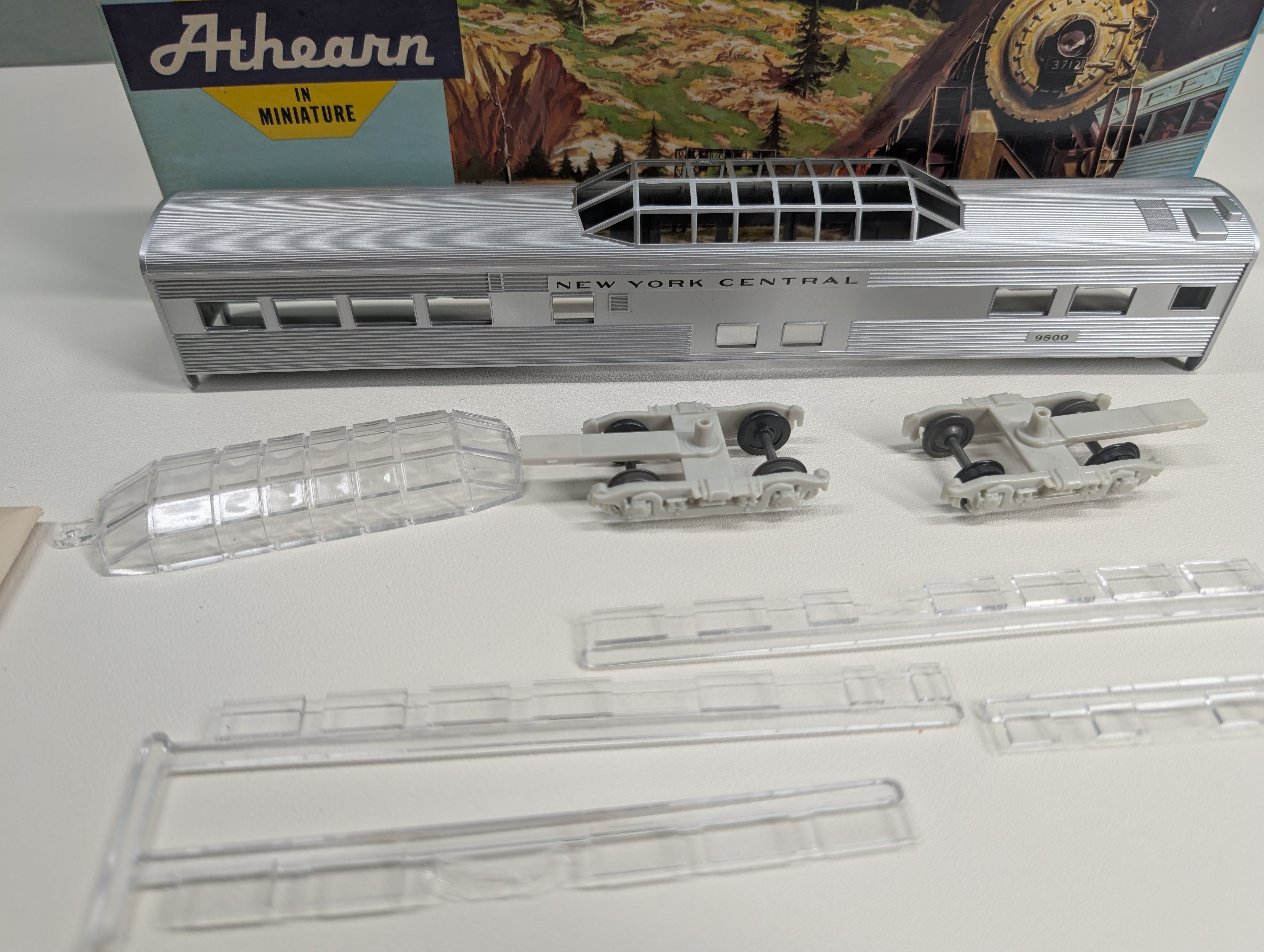 USED Athearn 1827 HO Scale Streamline Vista Dome Passenger Car New York Central #9800 KIT