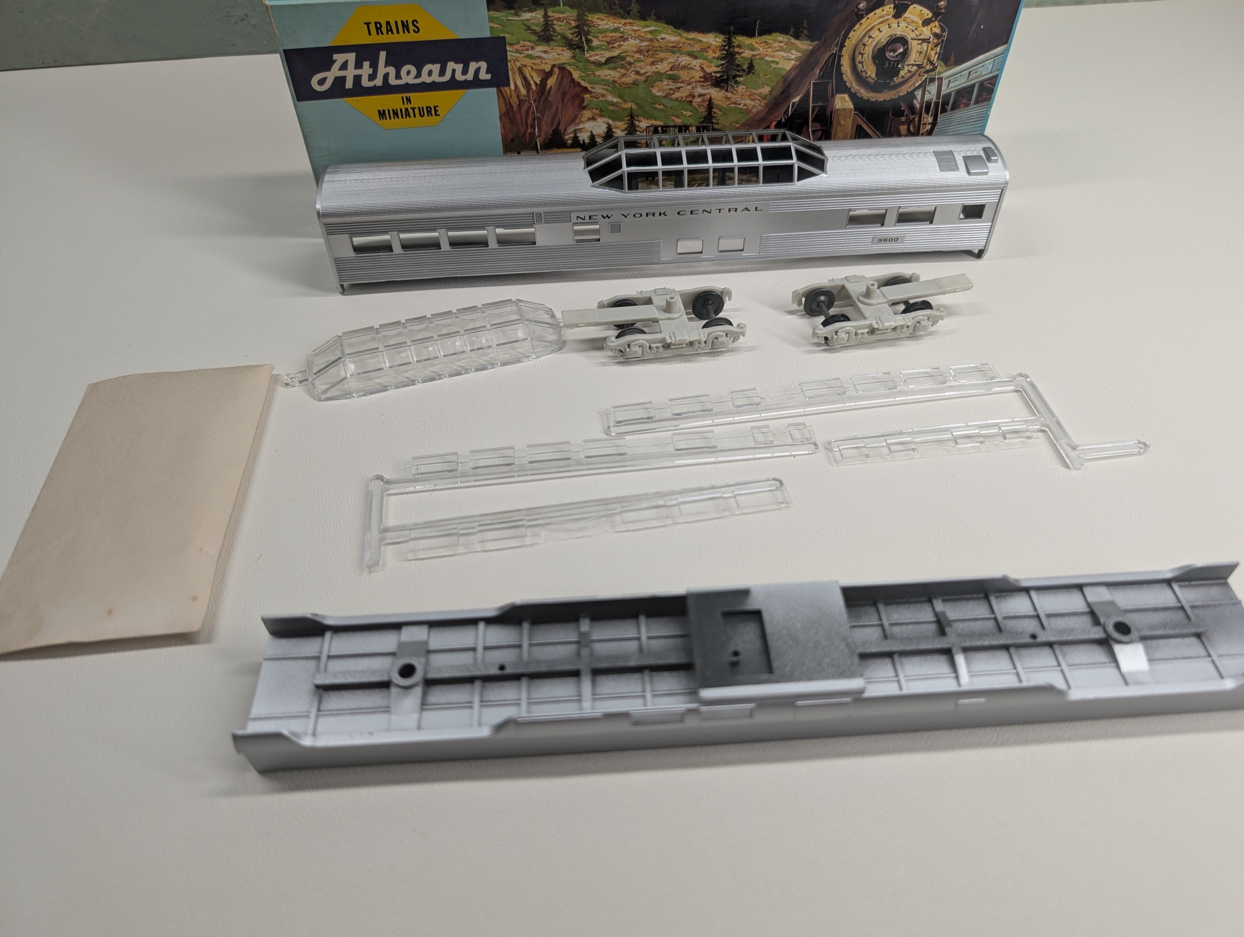 USED Athearn 1827 HO Scale Streamline Vista Dome Passenger Car New York Central #9800 KIT