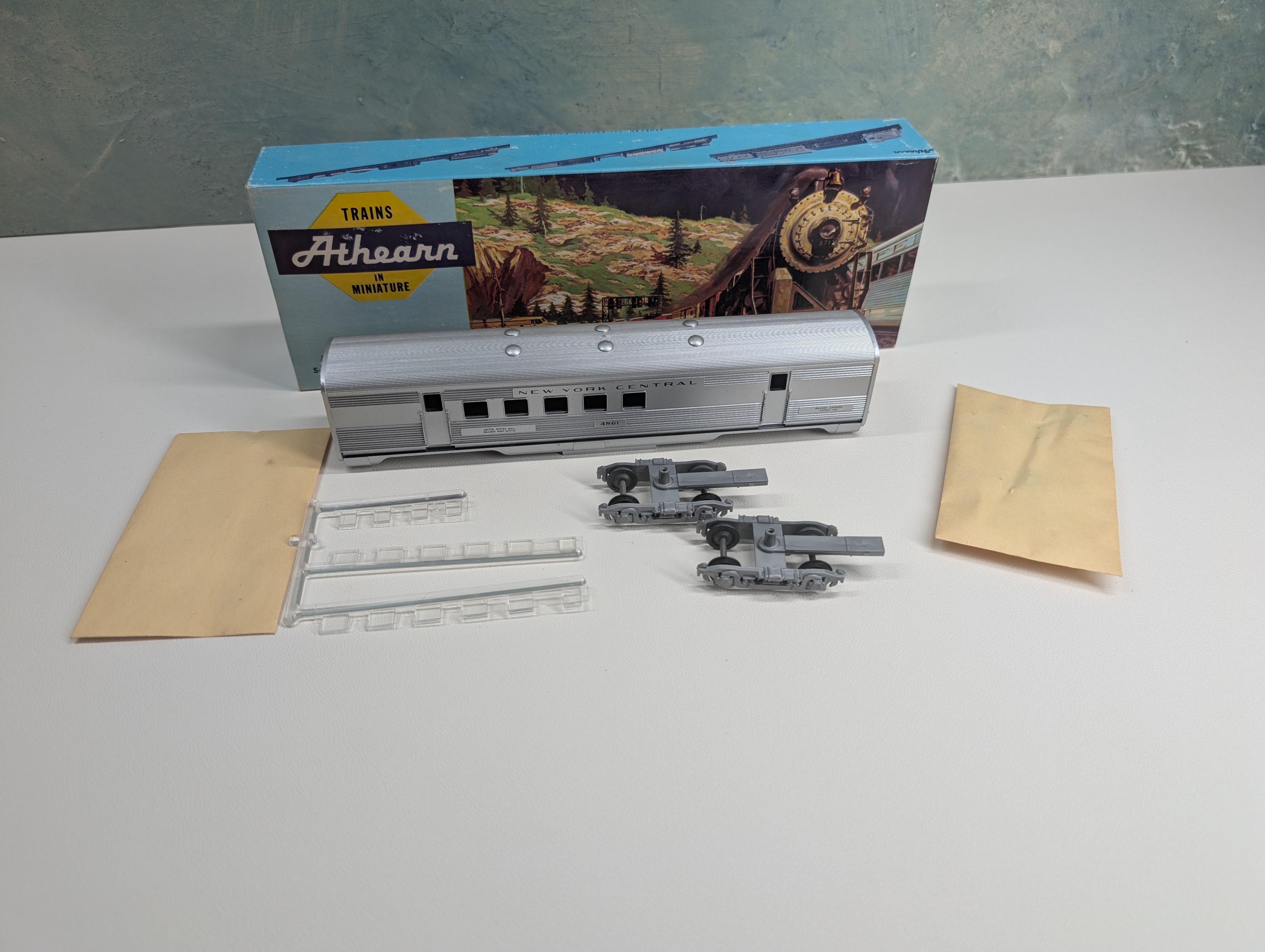 USED Athearn 1807 HO Scale Streamline RPO Passenger Car New York Central #4861 KIT