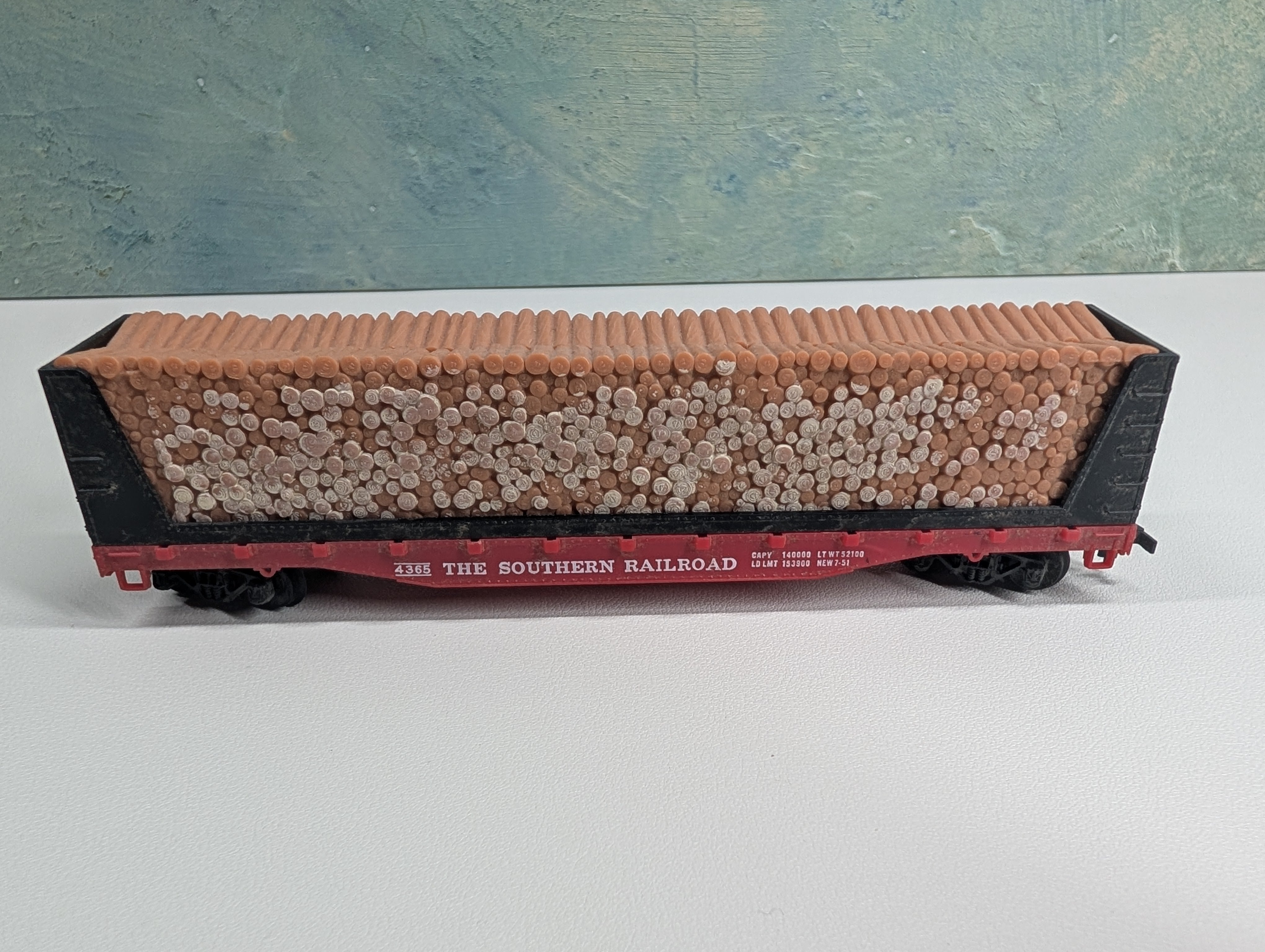 USED Tyco HO Scale Bulkhead Flat Car w/ Load Southern 4365