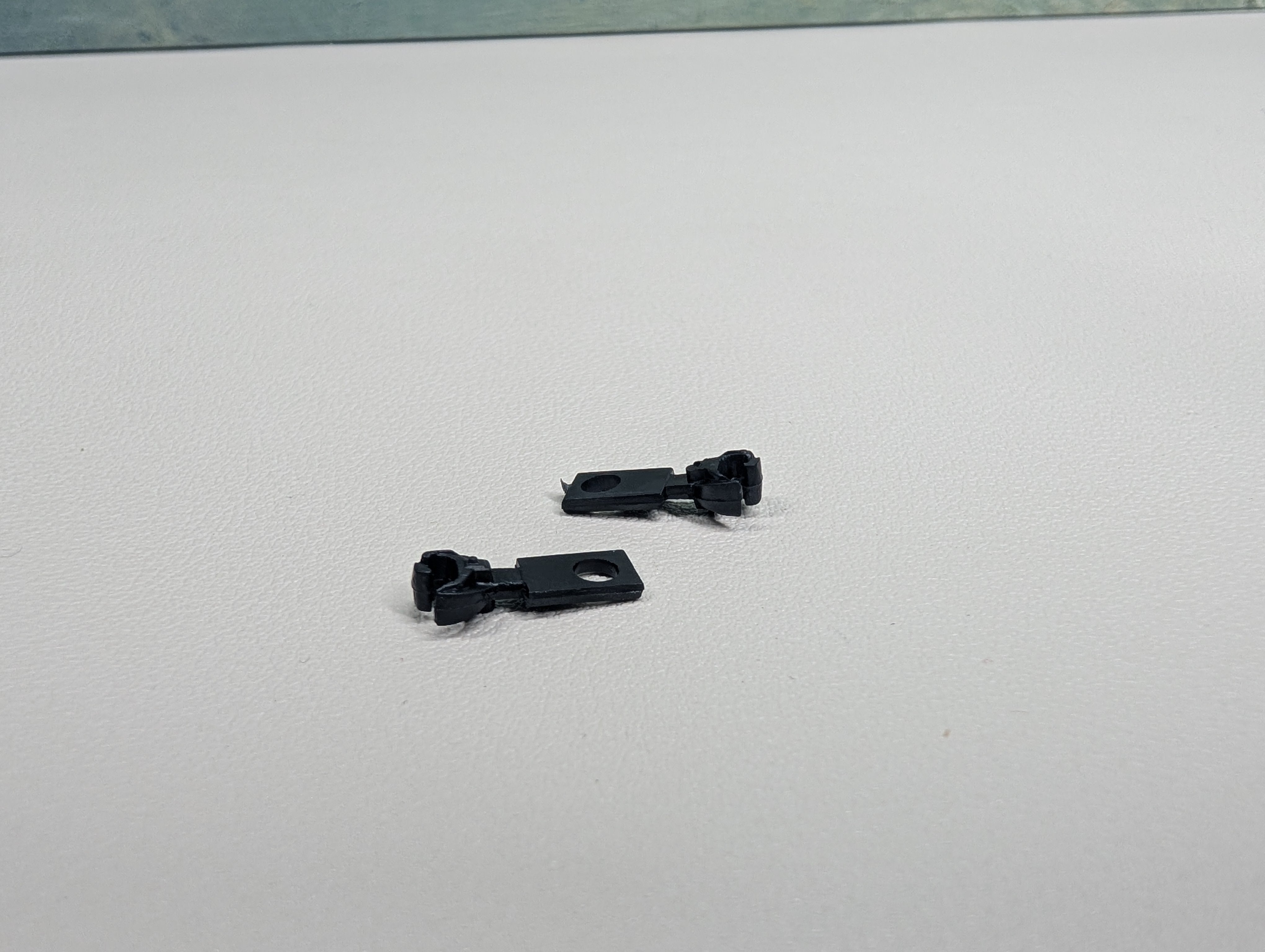 USED HO Scale Scale Non-Operating Plastic Coupler (2 pcs)