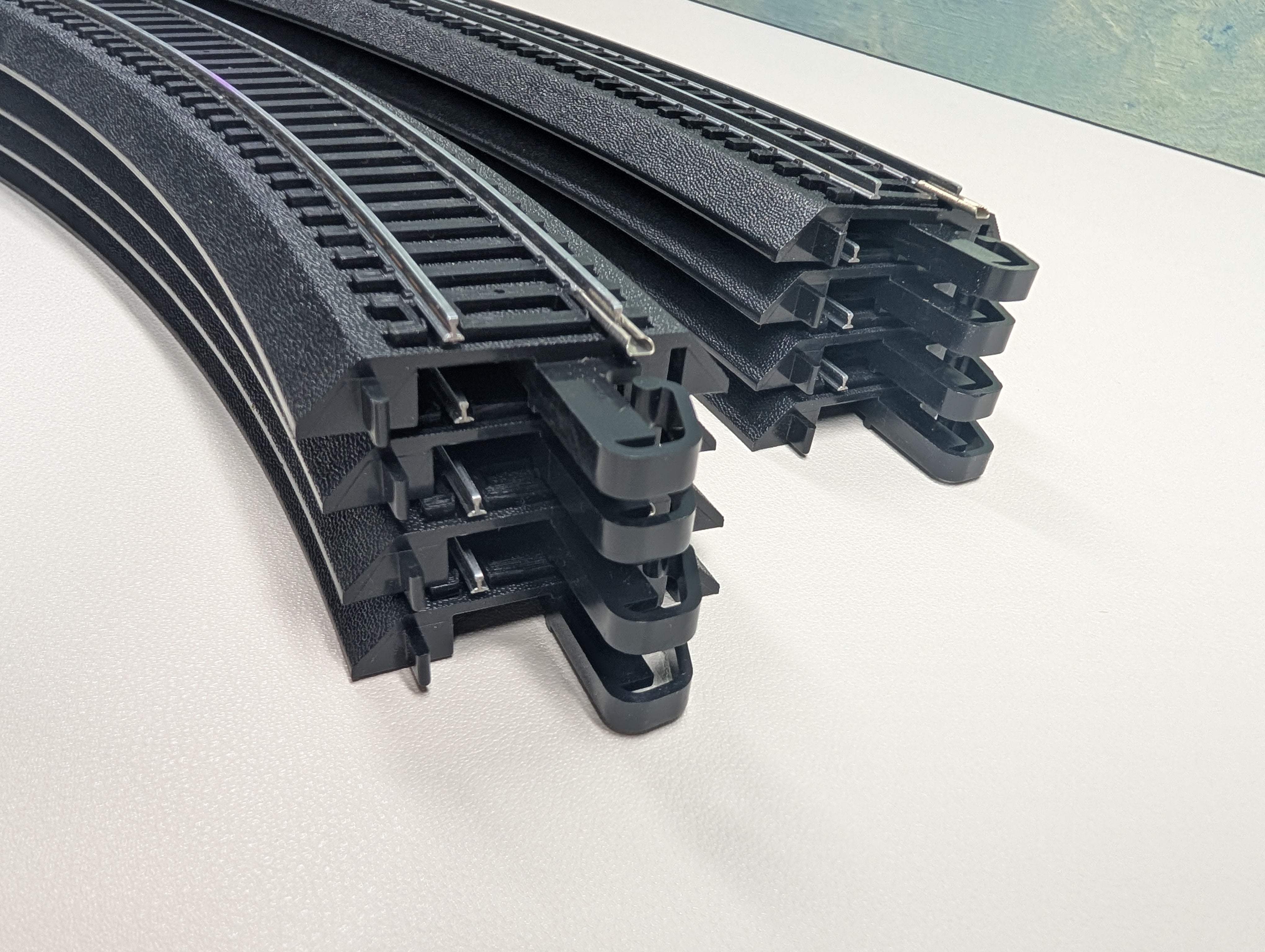 USED Bachmann HO Scale Steel Alloy E-Z Track 18" Curved Track (8 pcs)