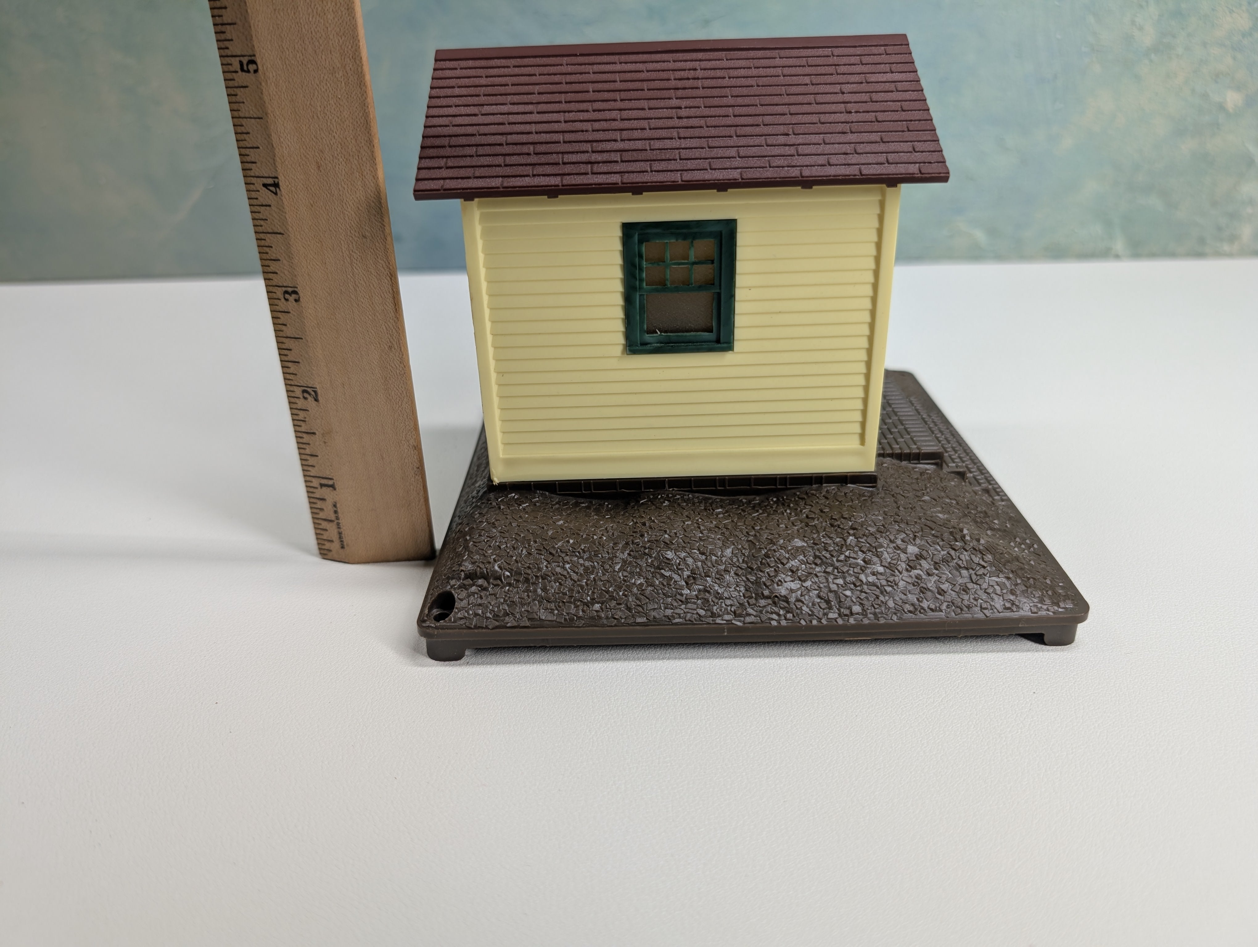 USED Lionel O Whistling Freight Shed Untested