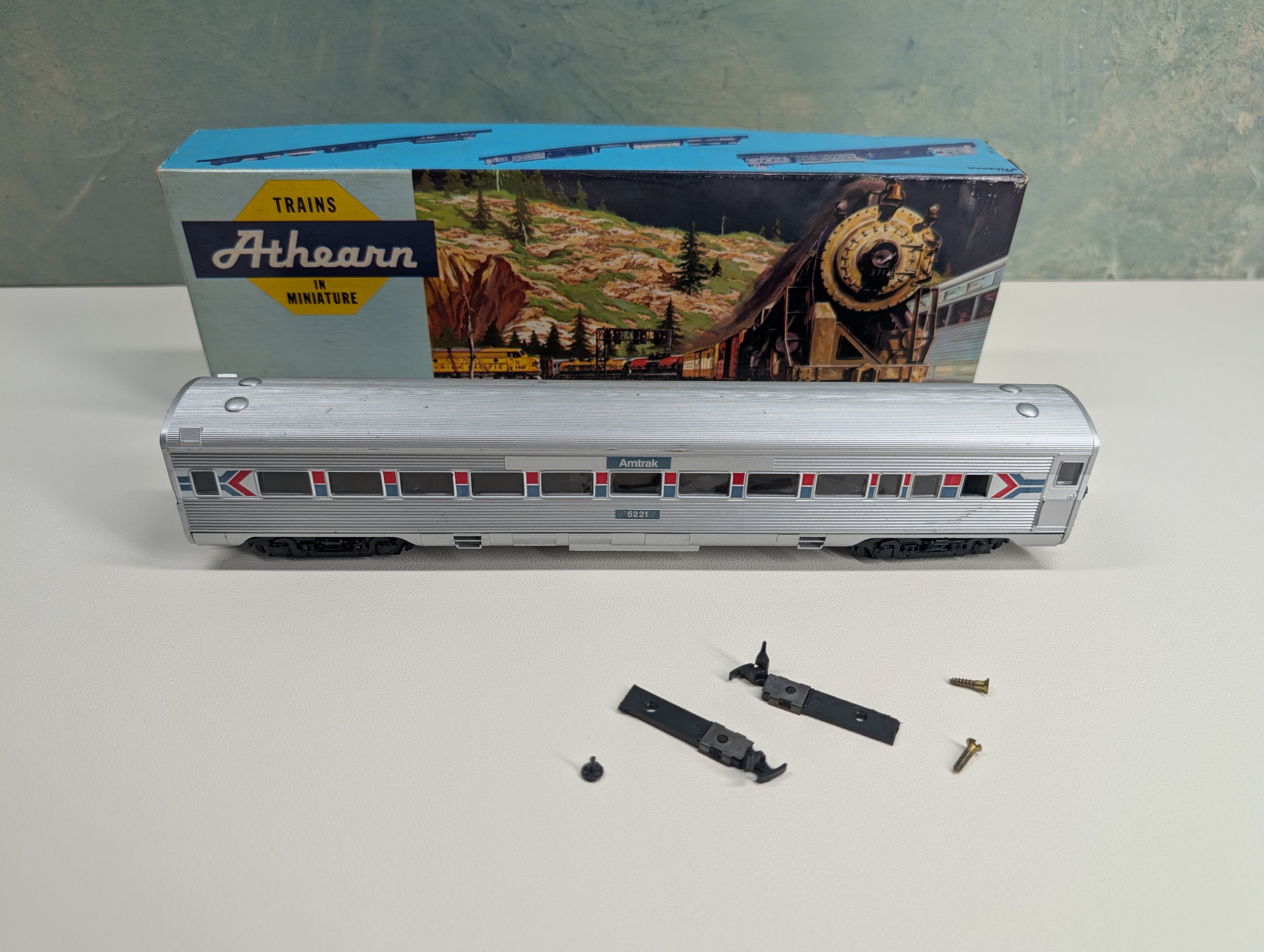 USED Athearn HO Scale Passenger Car Amtrak #5221