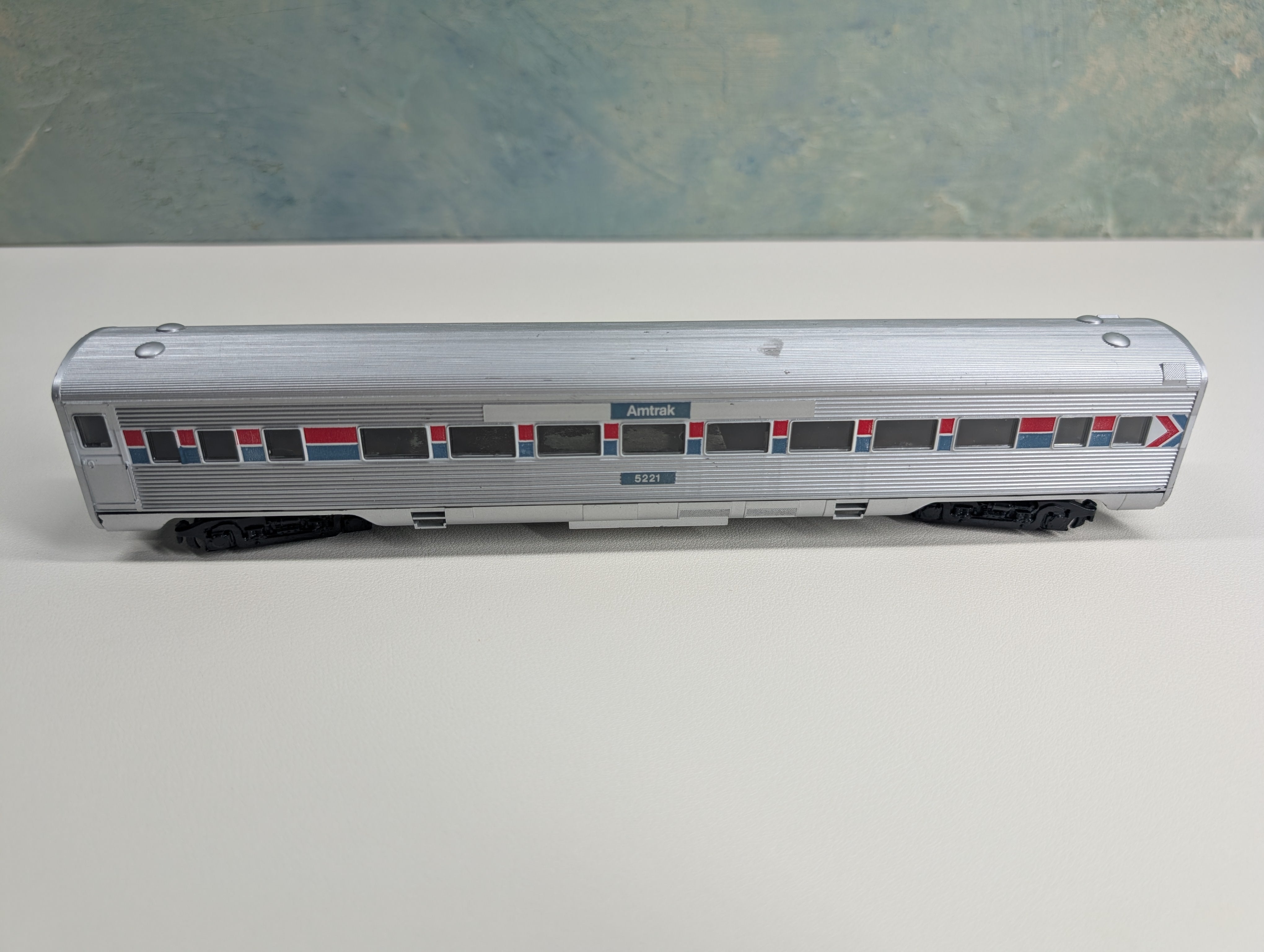 USED Athearn HO Scale Passenger Car Amtrak #5221