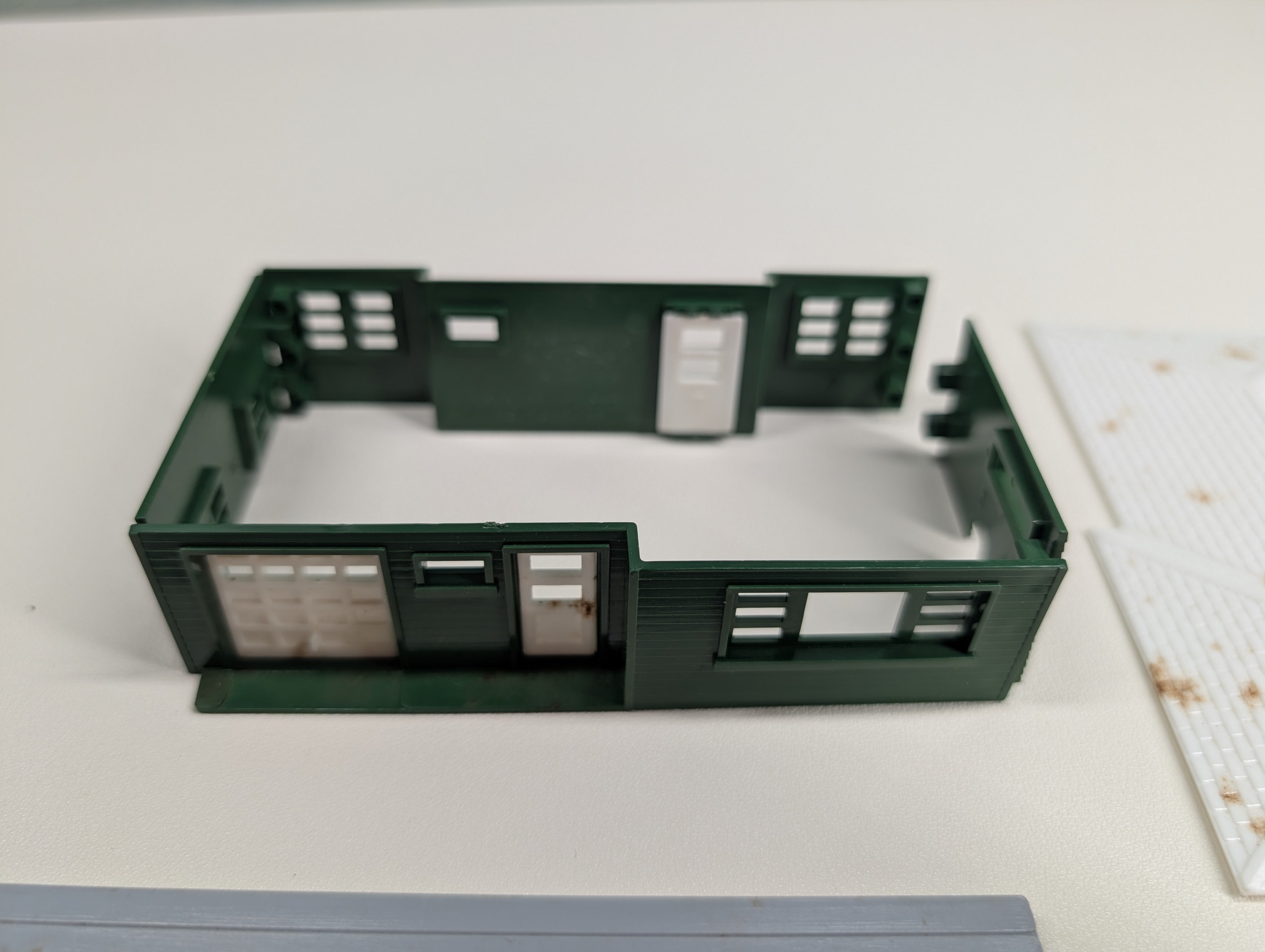 USED HO Scale Small Green House KIT
