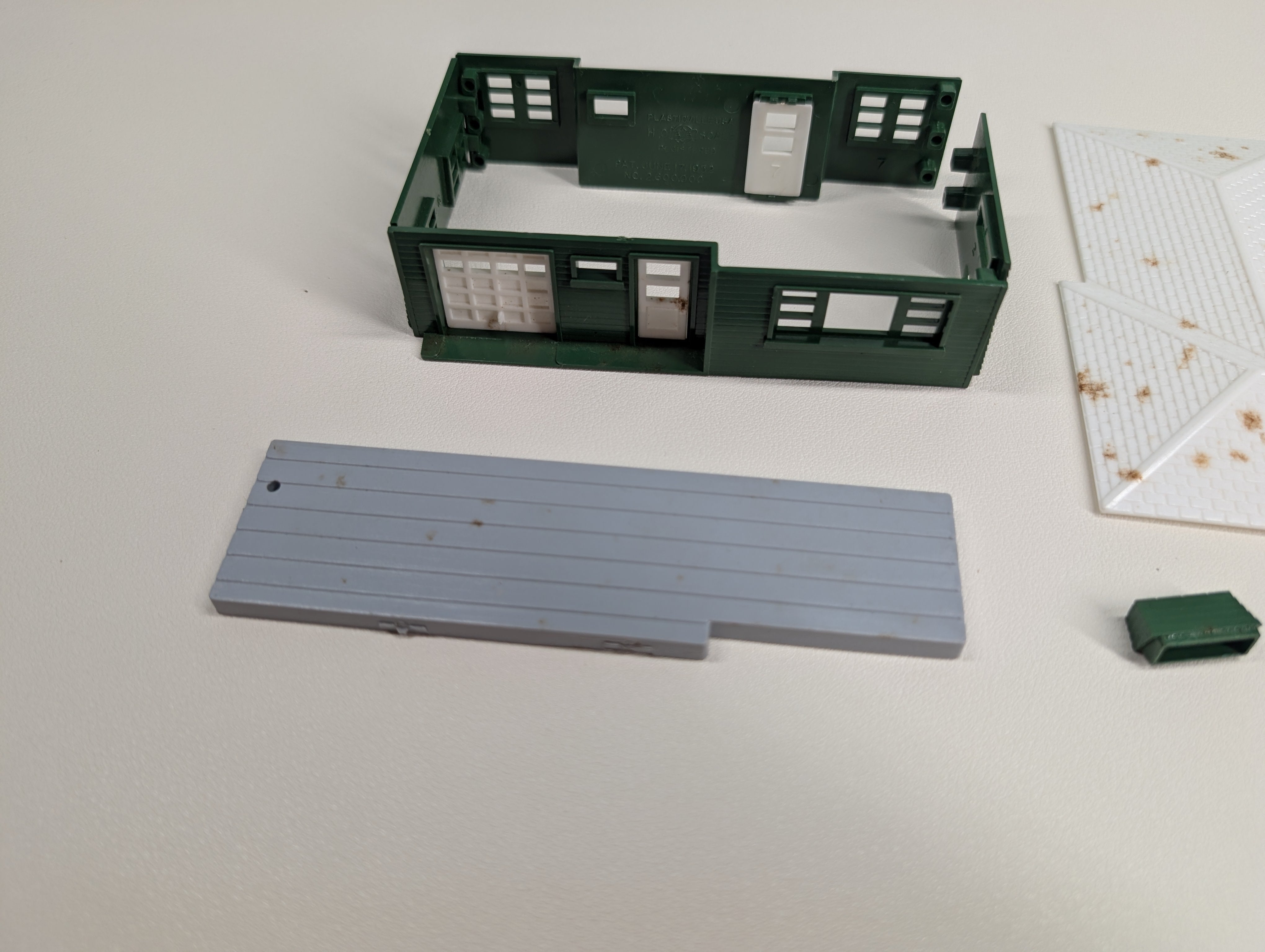USED HO Scale Small Green House KIT