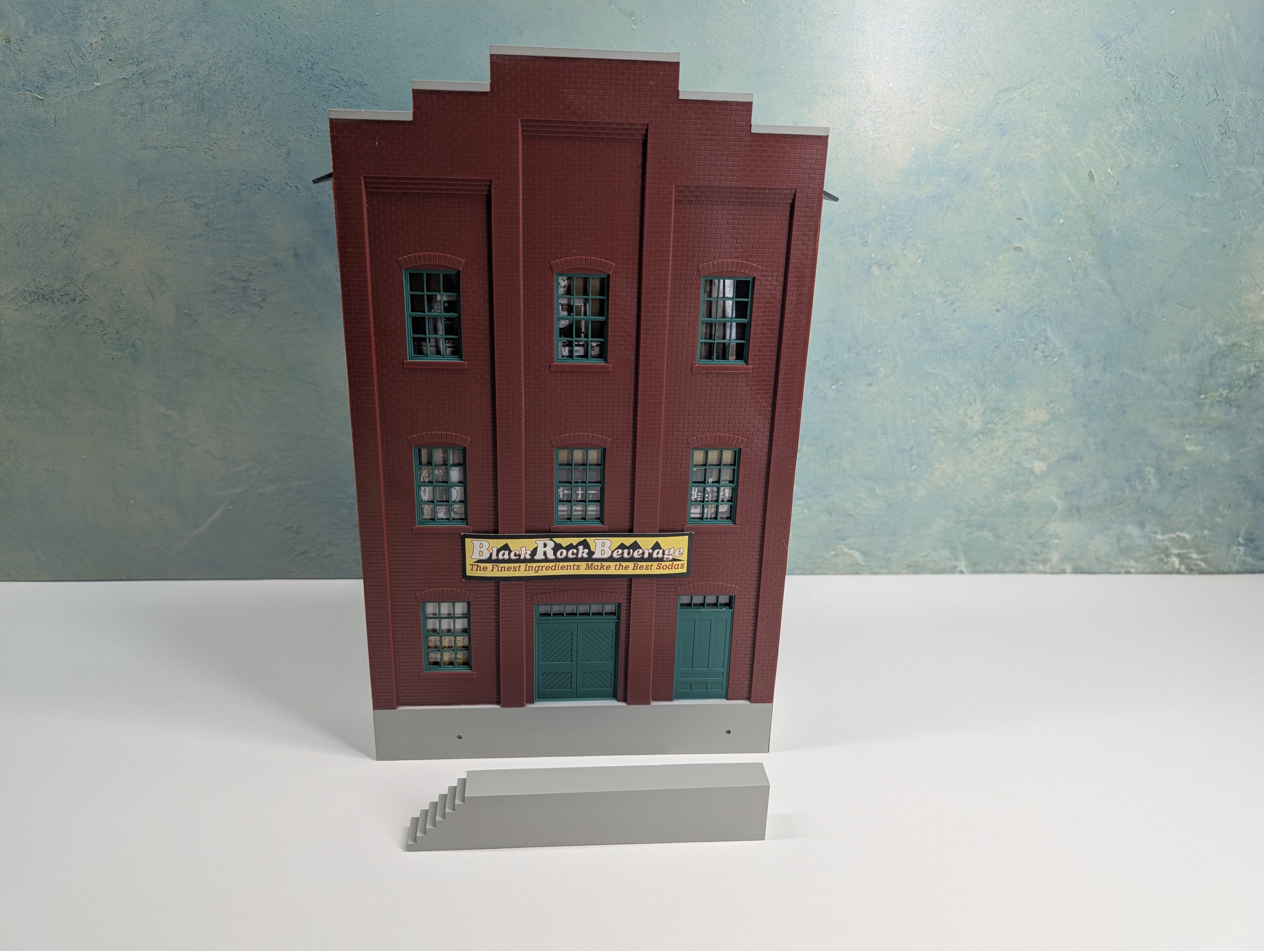 USED Walthers O Flat Building, Wall Building, Black Rock Beverage