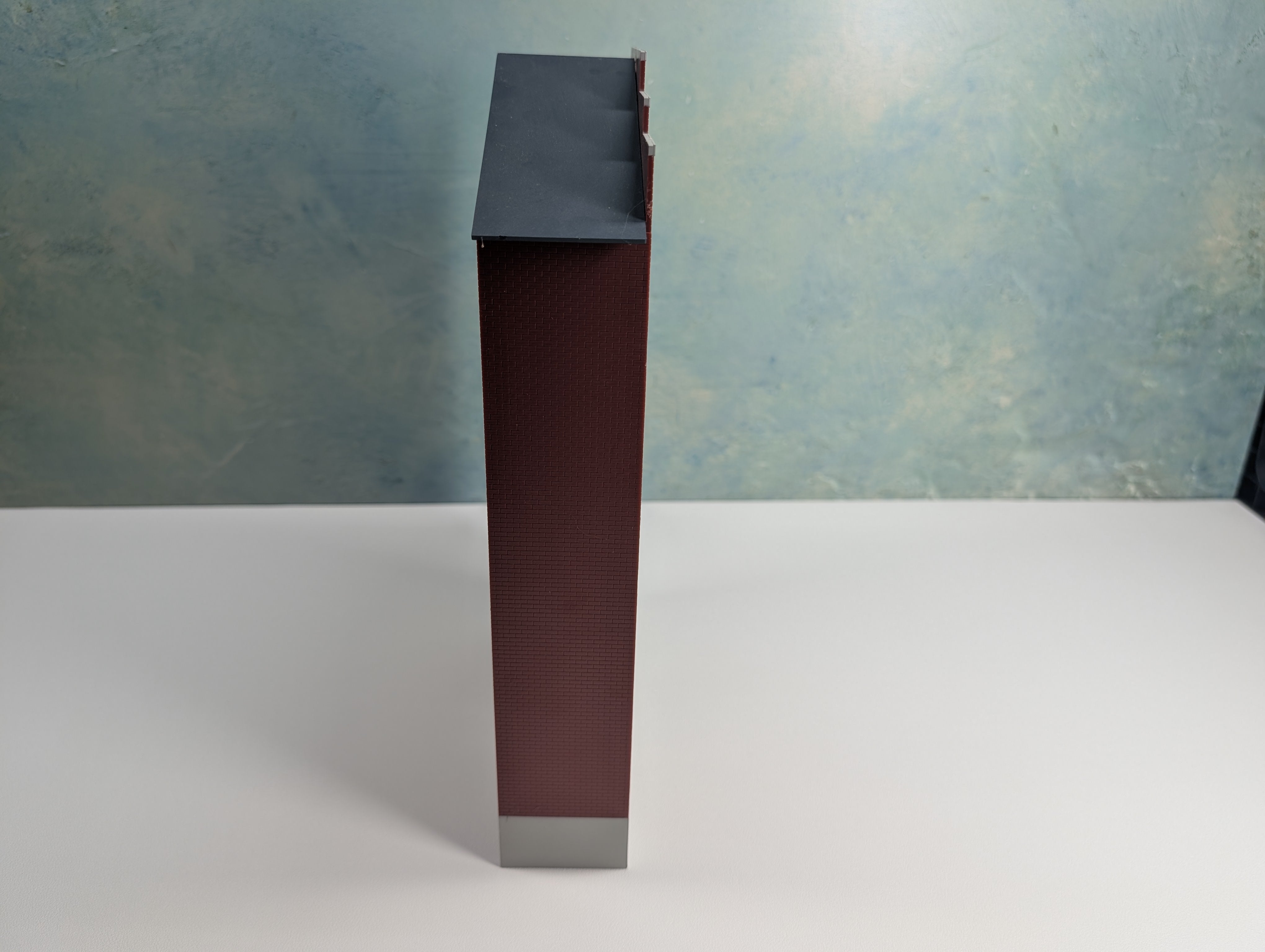 USED Walthers O Flat Building, Wall Building, Black Rock Beverage