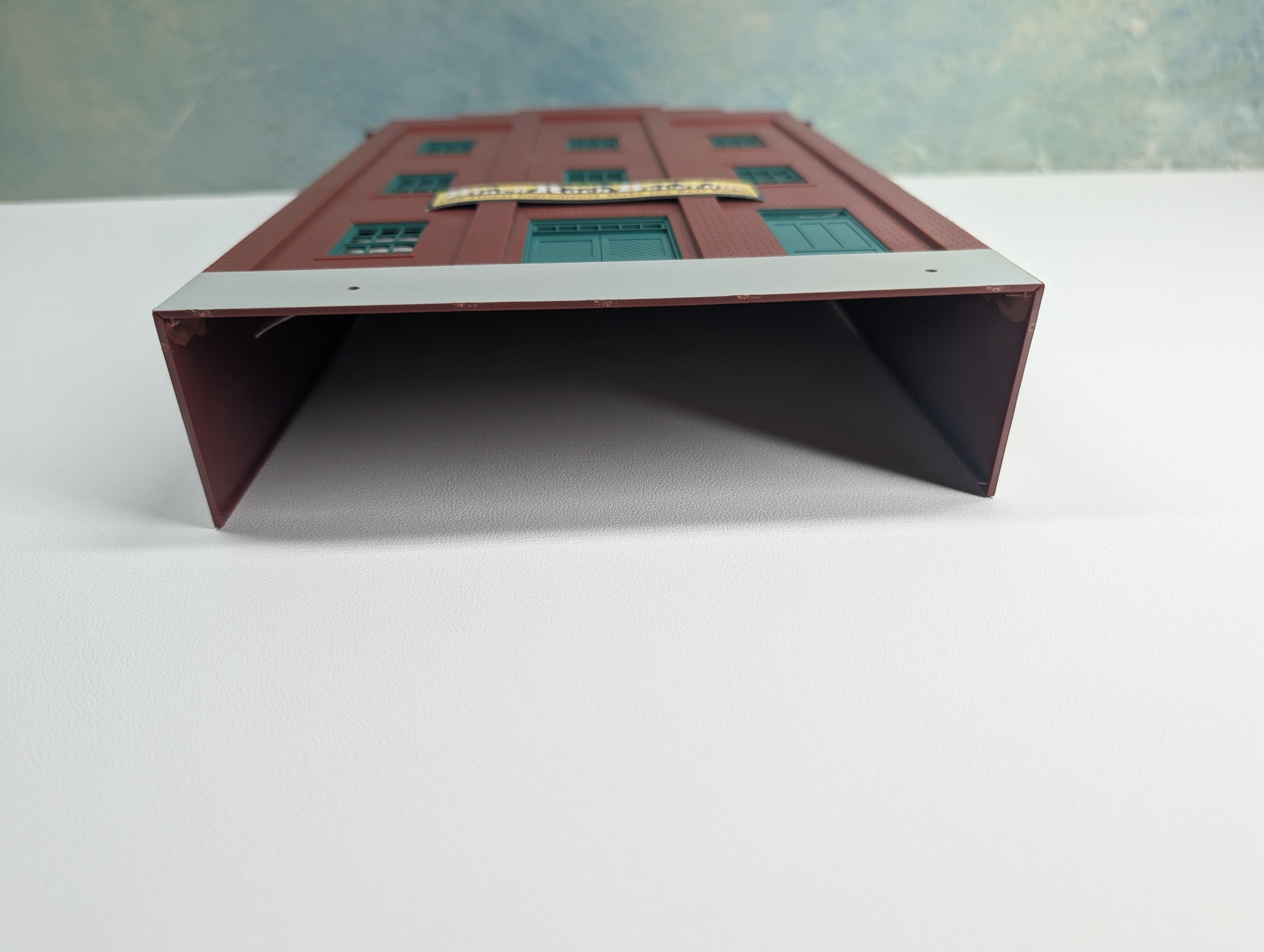 USED Walthers O Flat Building, Wall Building, Black Rock Beverage