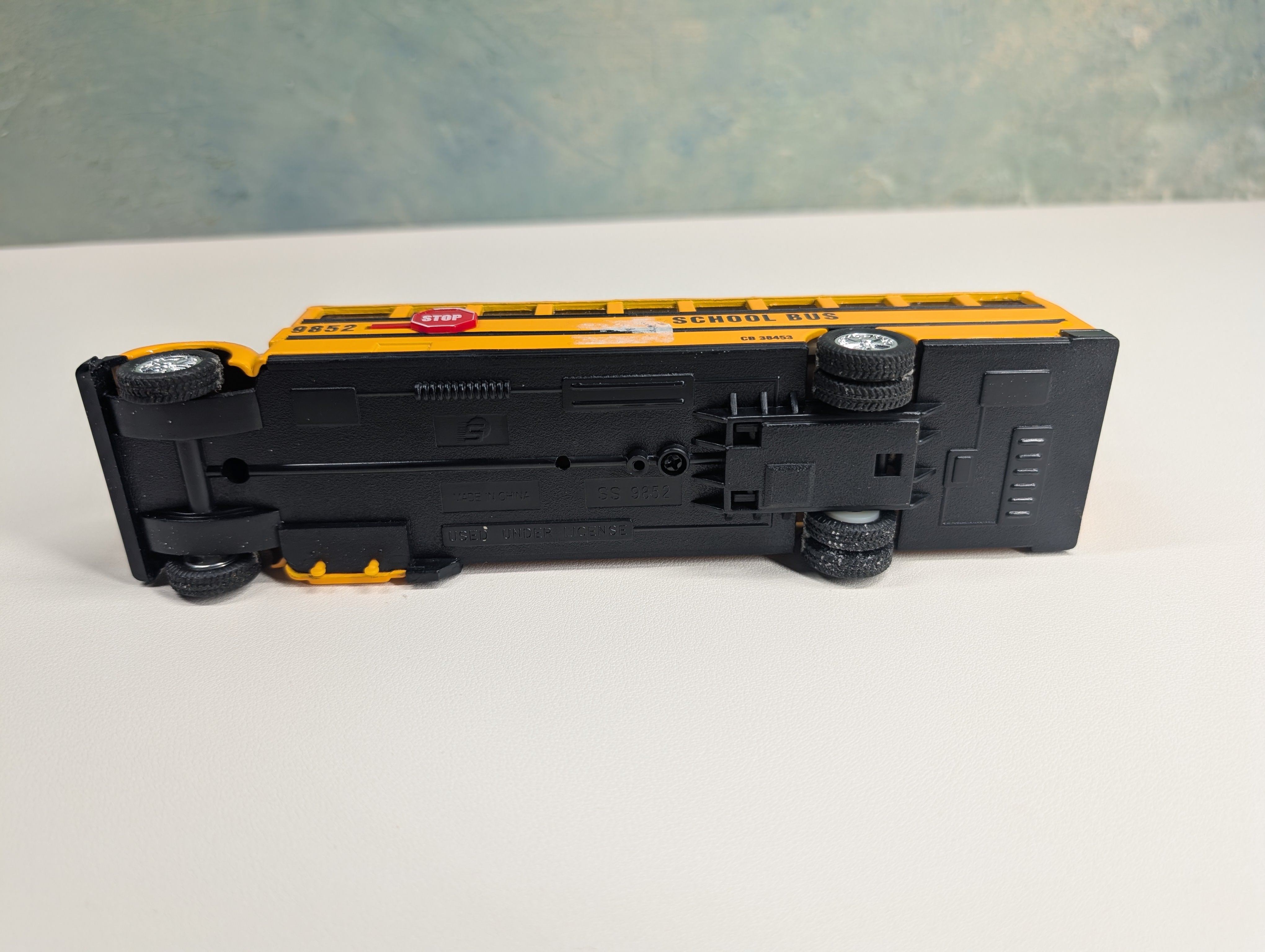 USED Diecast Body School Bus (Approx 8.5")
