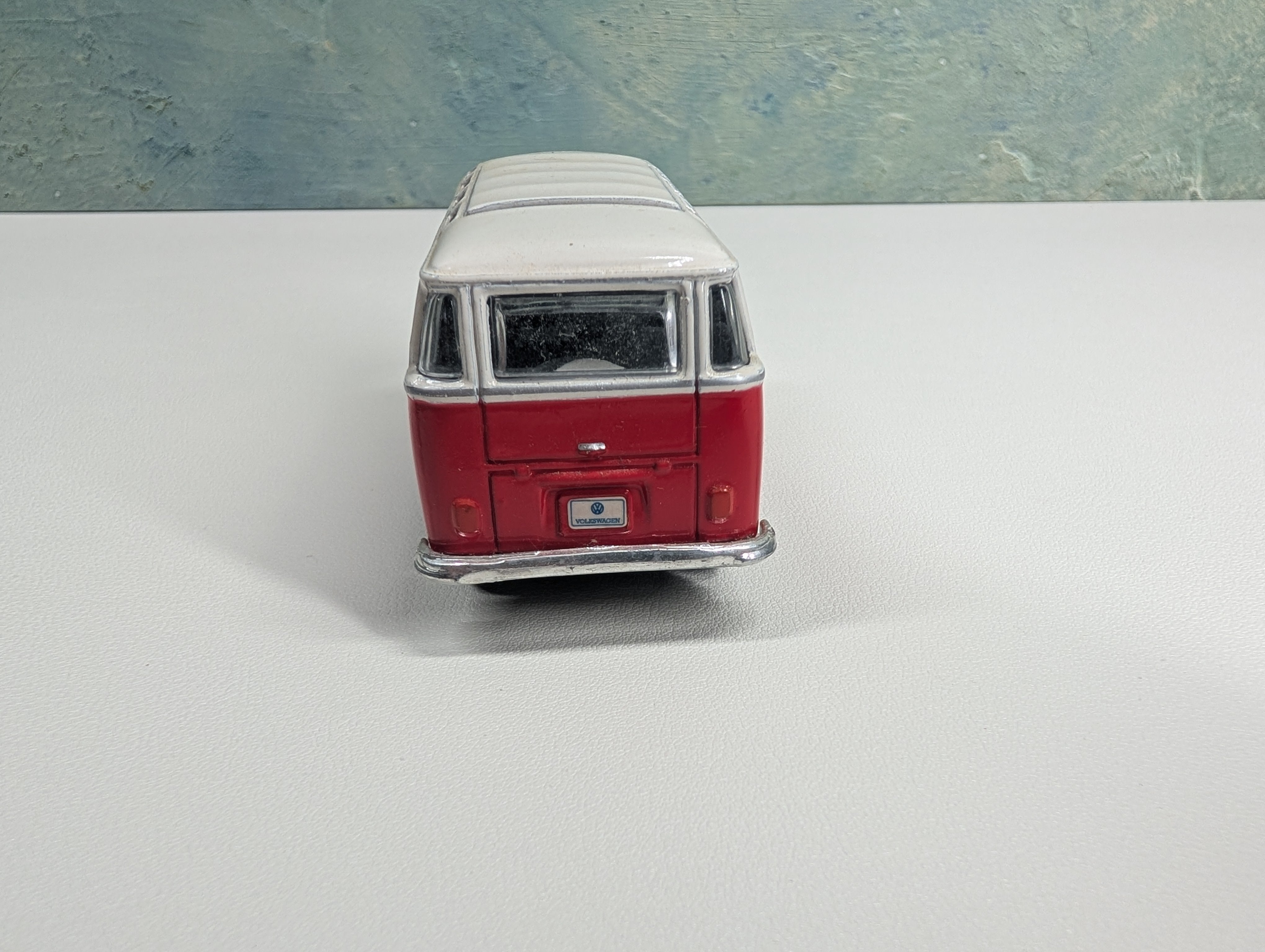 USED Maisto Volkswagen Samba White/Red 1:40 Scale