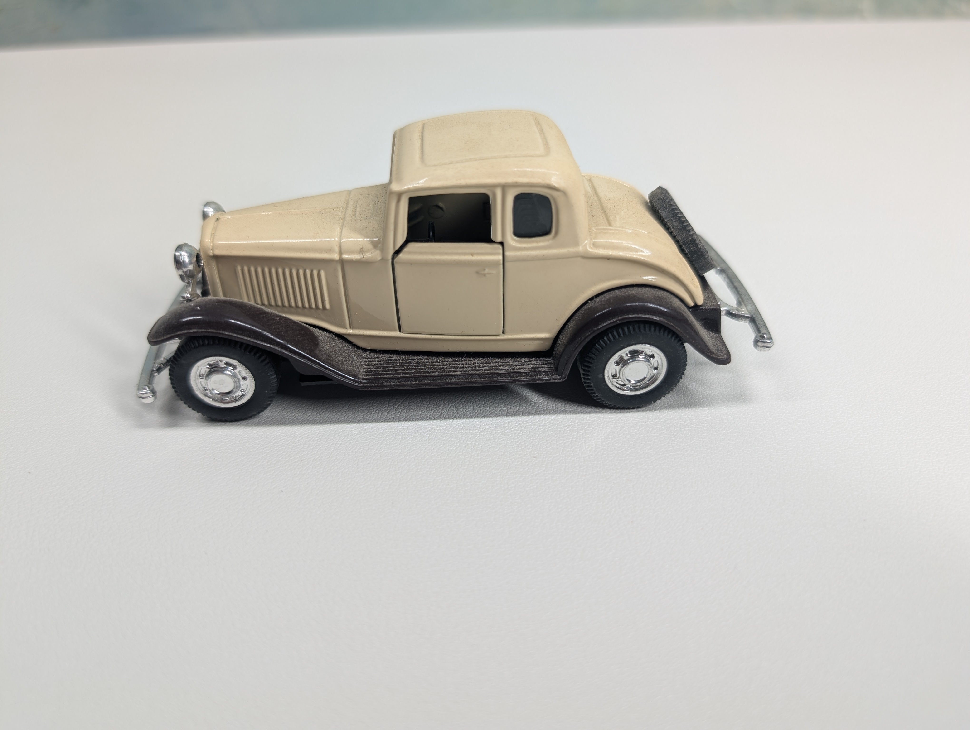 USED Yatming 8501 1932 Ford Coupe, Cream Colored Body