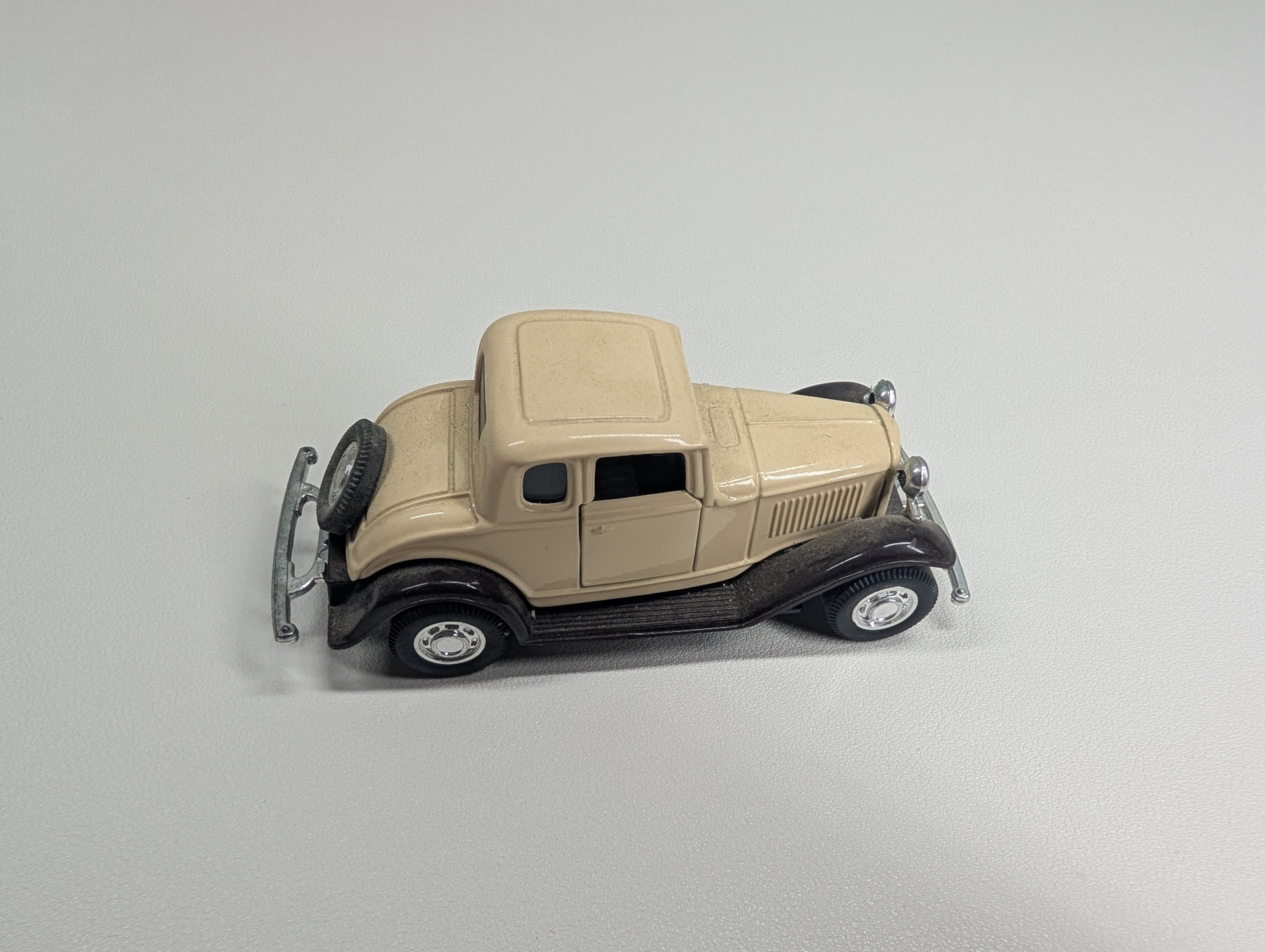 USED Yatming 8501 1932 Ford Coupe, Cream Colored Body