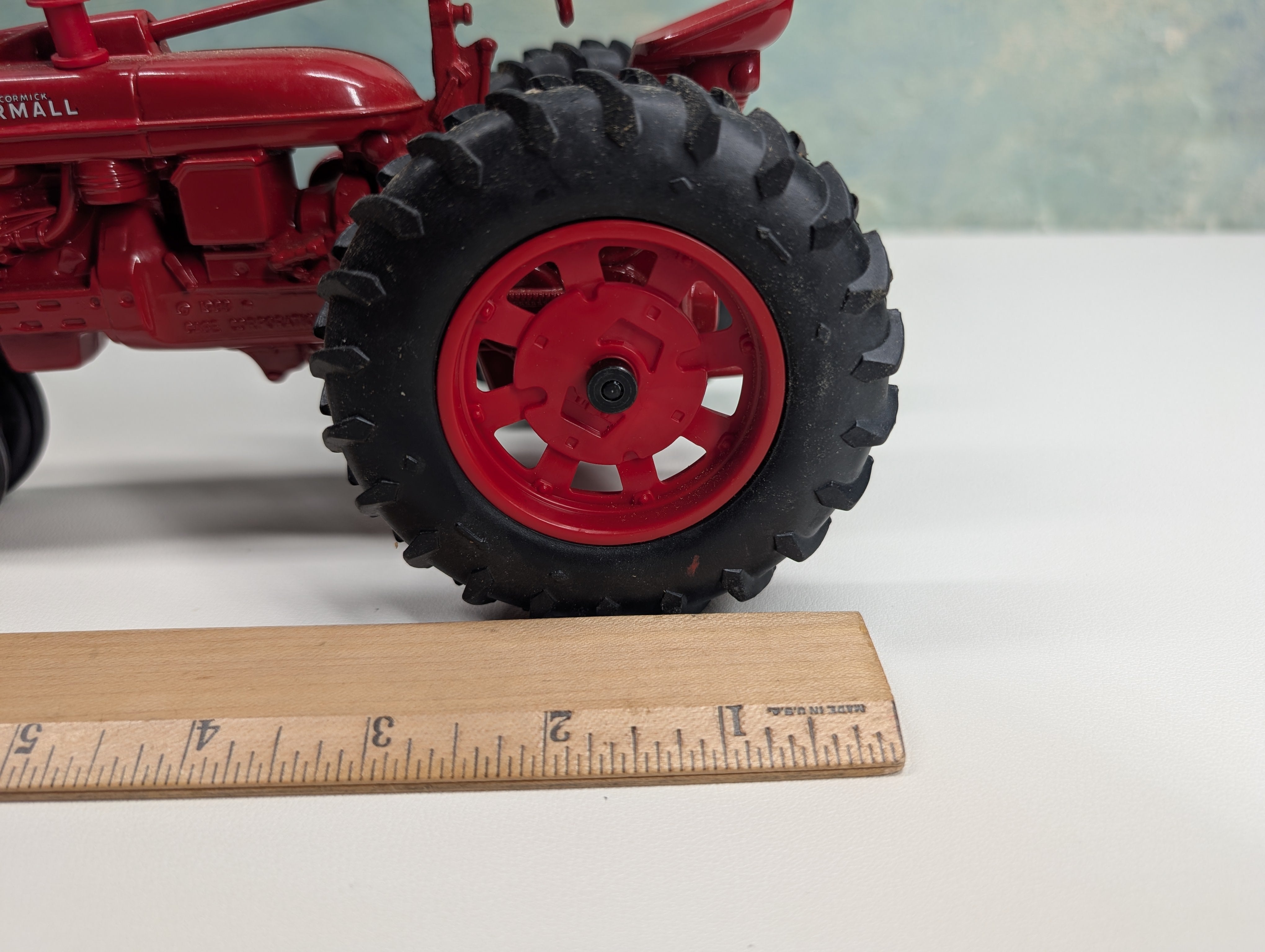 USED ERTL Large Farmall Red Tractor (1988 Production), Case