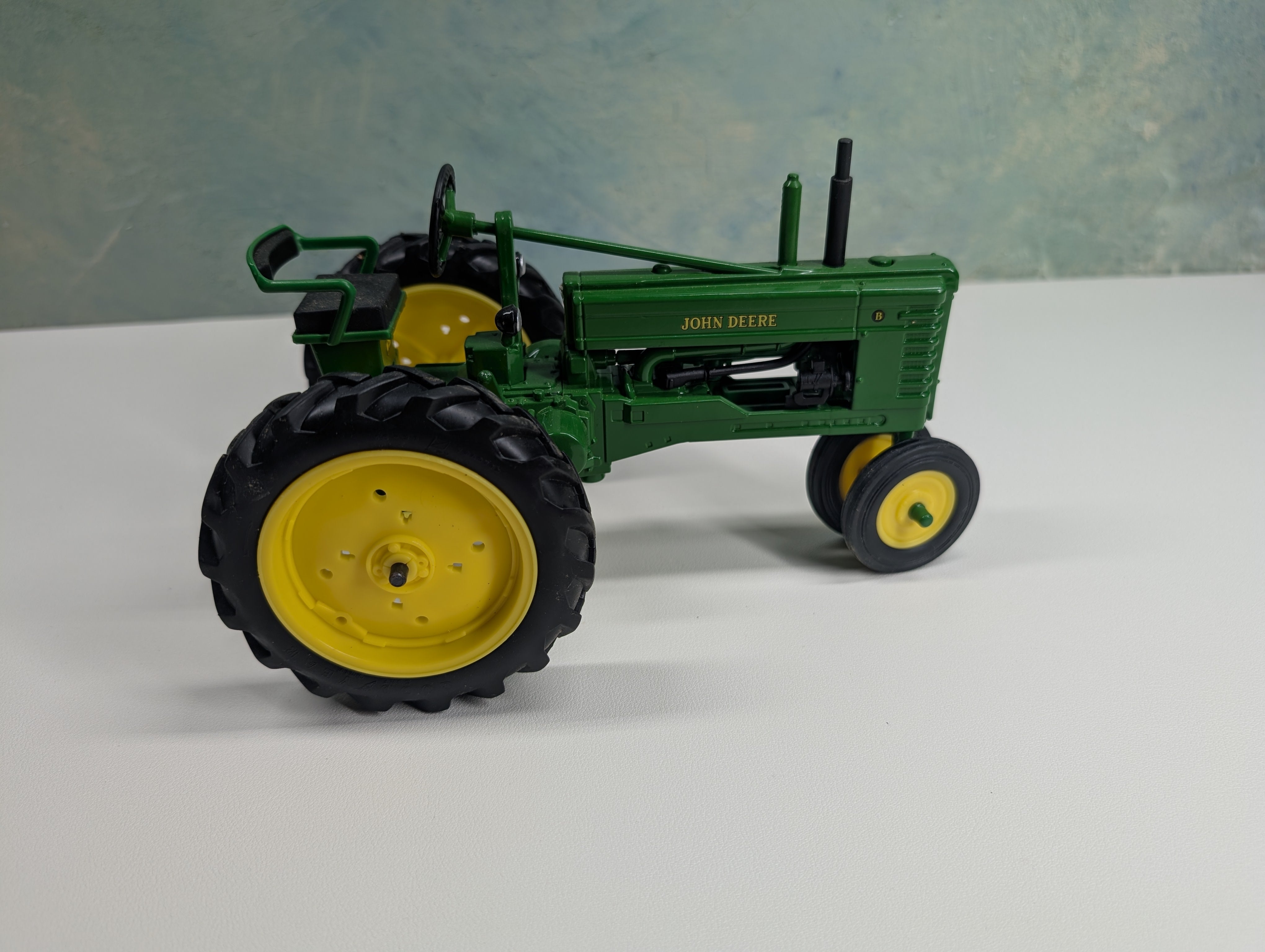 USED ERTL Large John Deere Green Model B Tractor