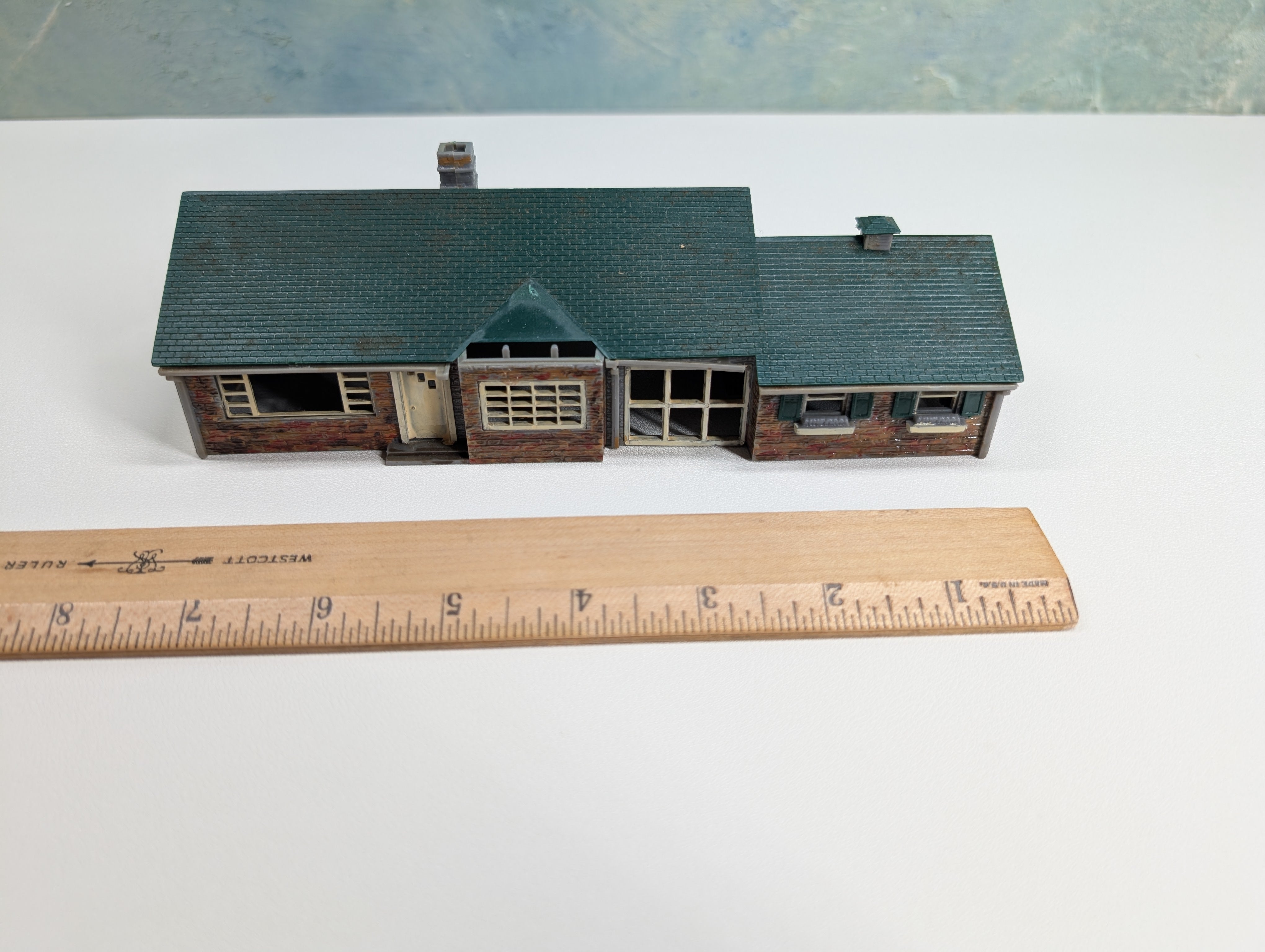 USED HO Scale 1 Story House
