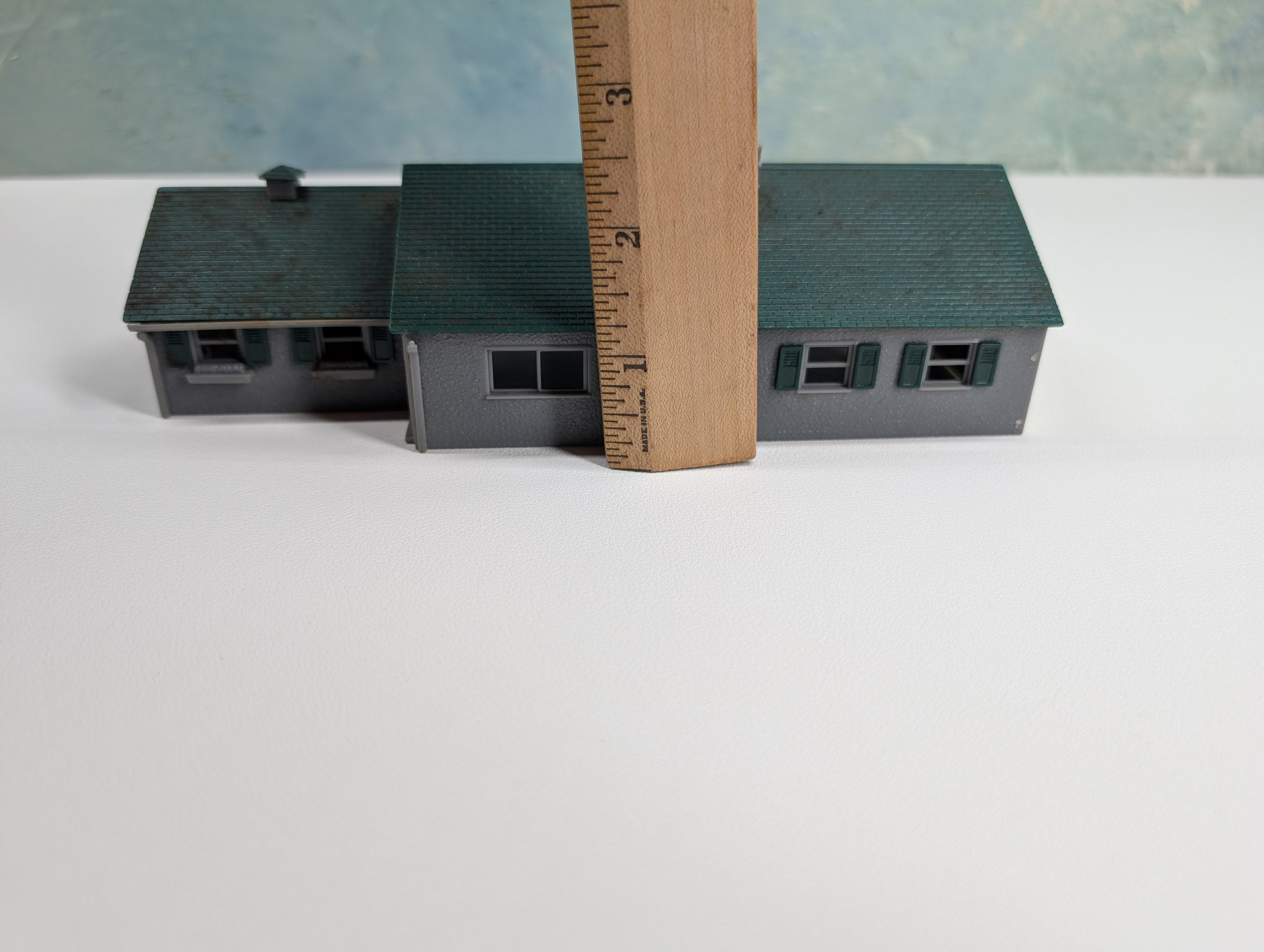 USED HO Scale 1 Story House