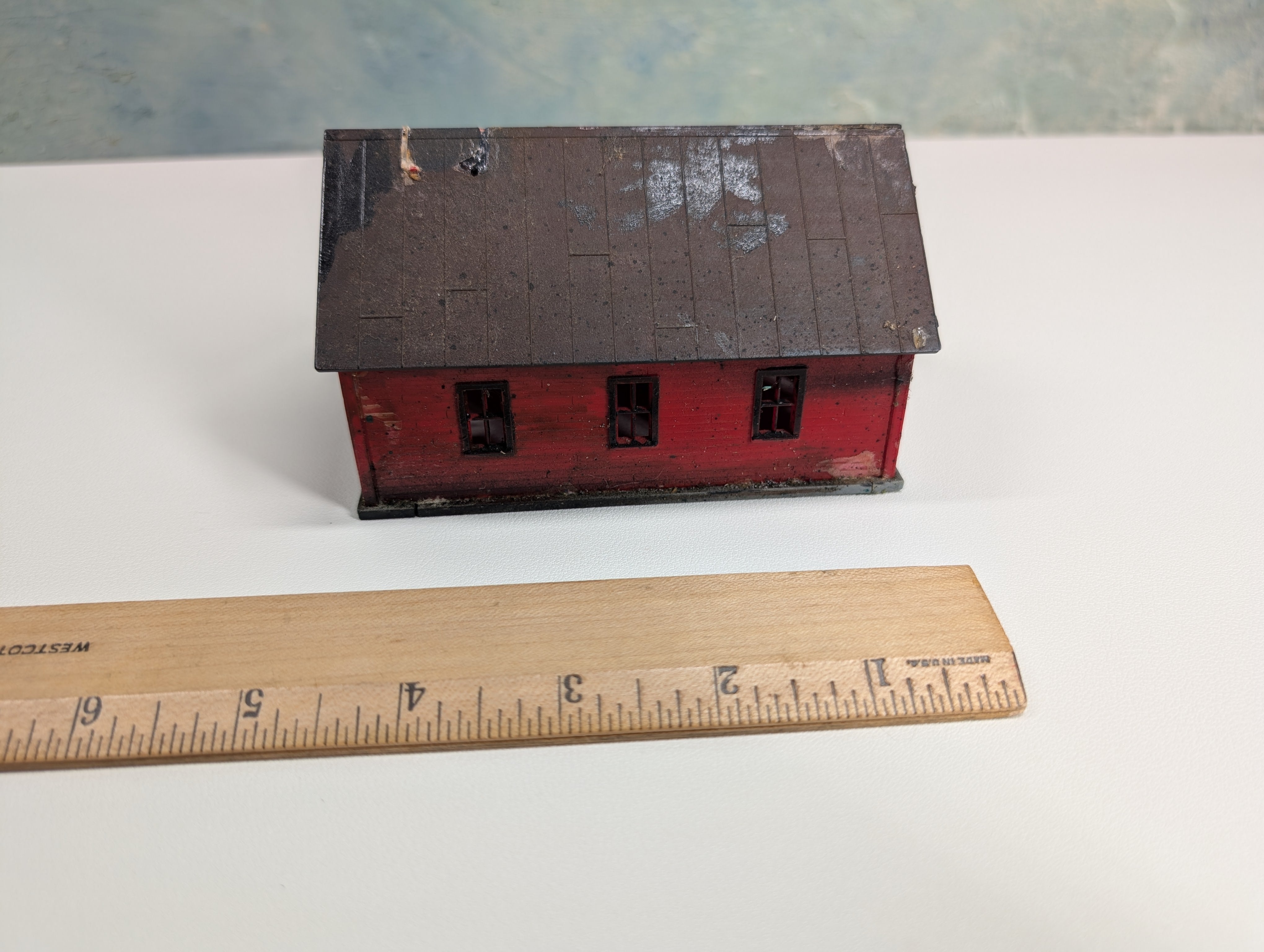 USED HO Scale Red Barn