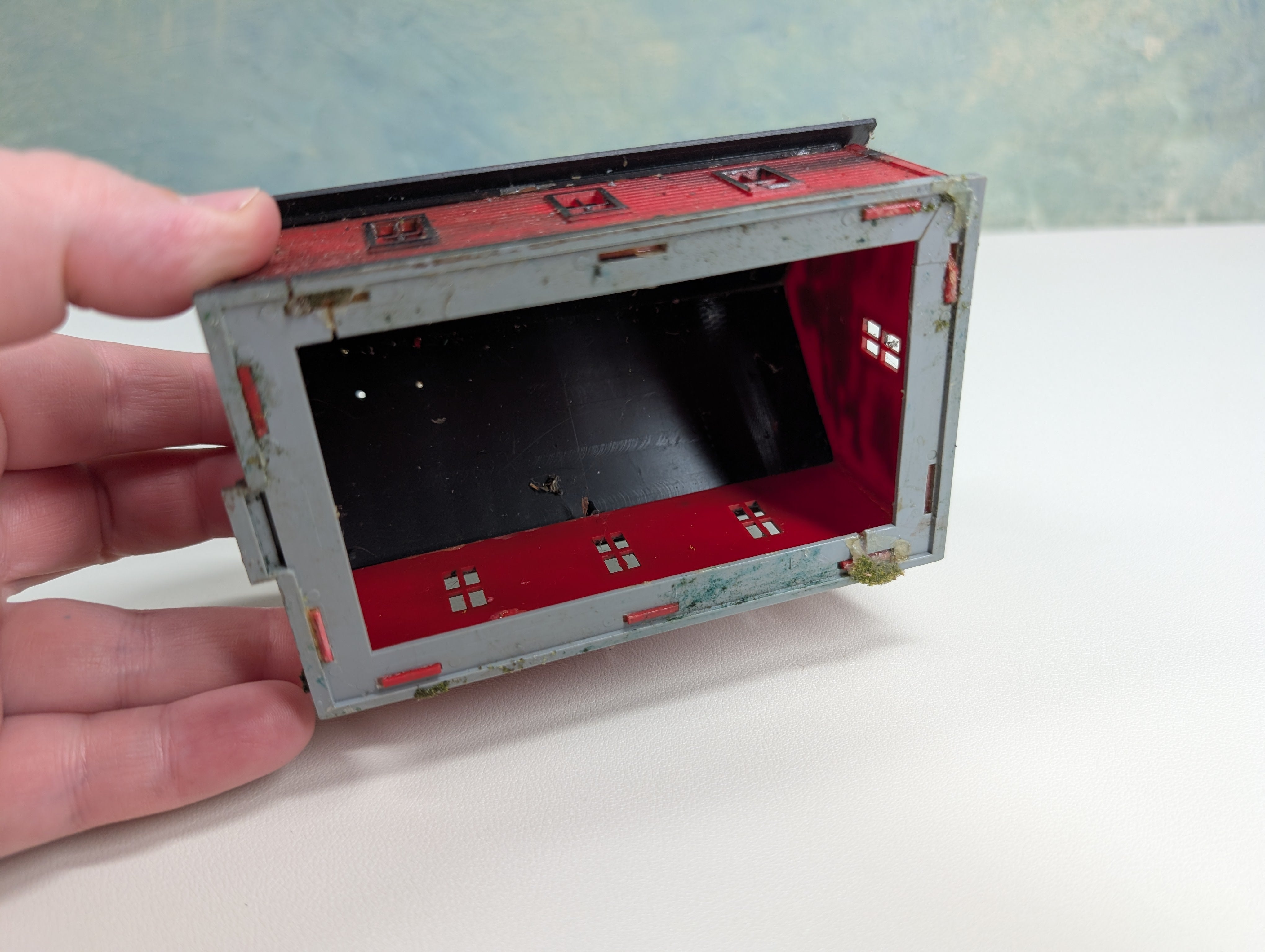 USED HO Scale Red Barn