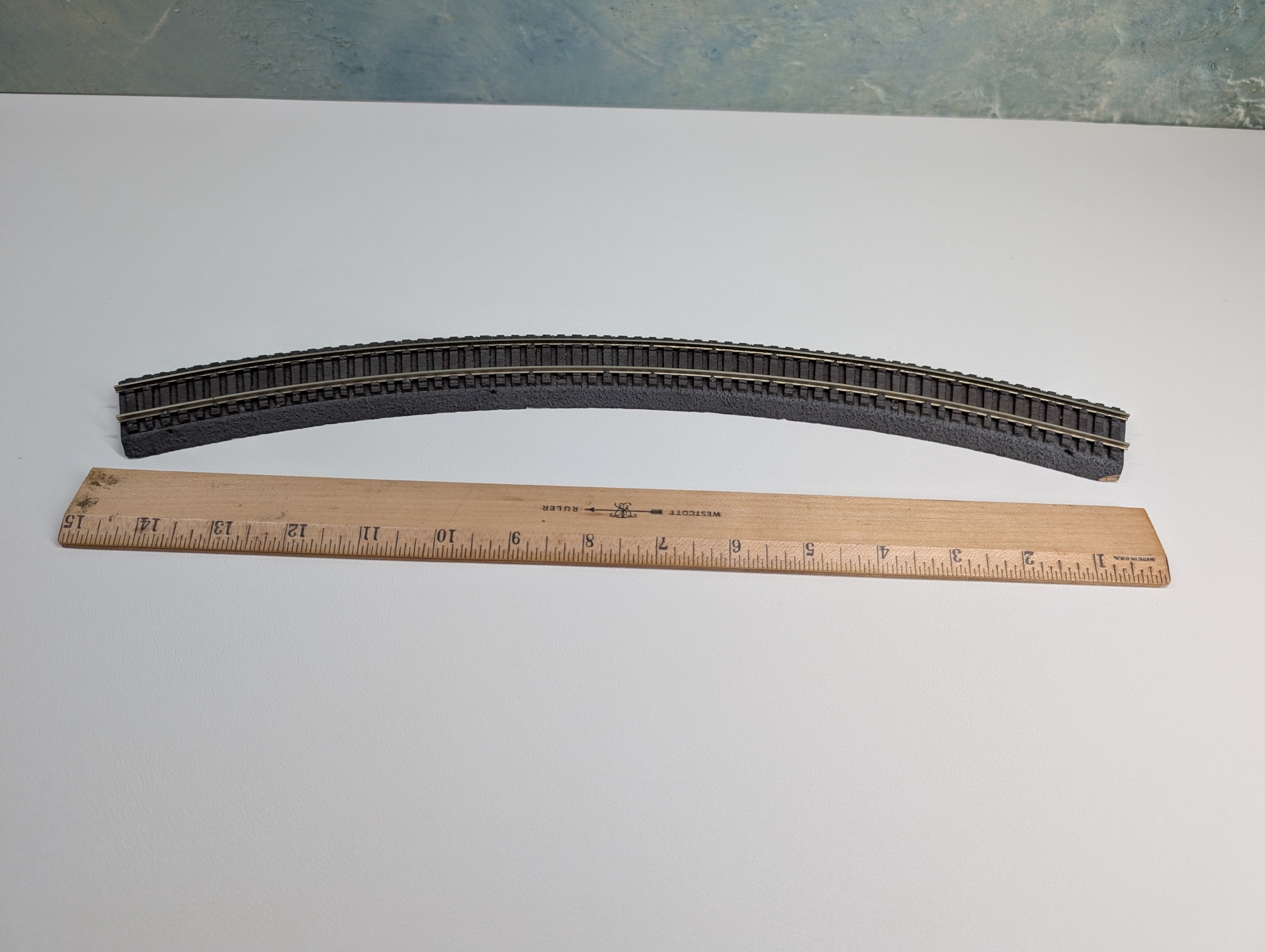 USED HO Scale Tru-Scale 20R Curved Roadbed Track (single piece)