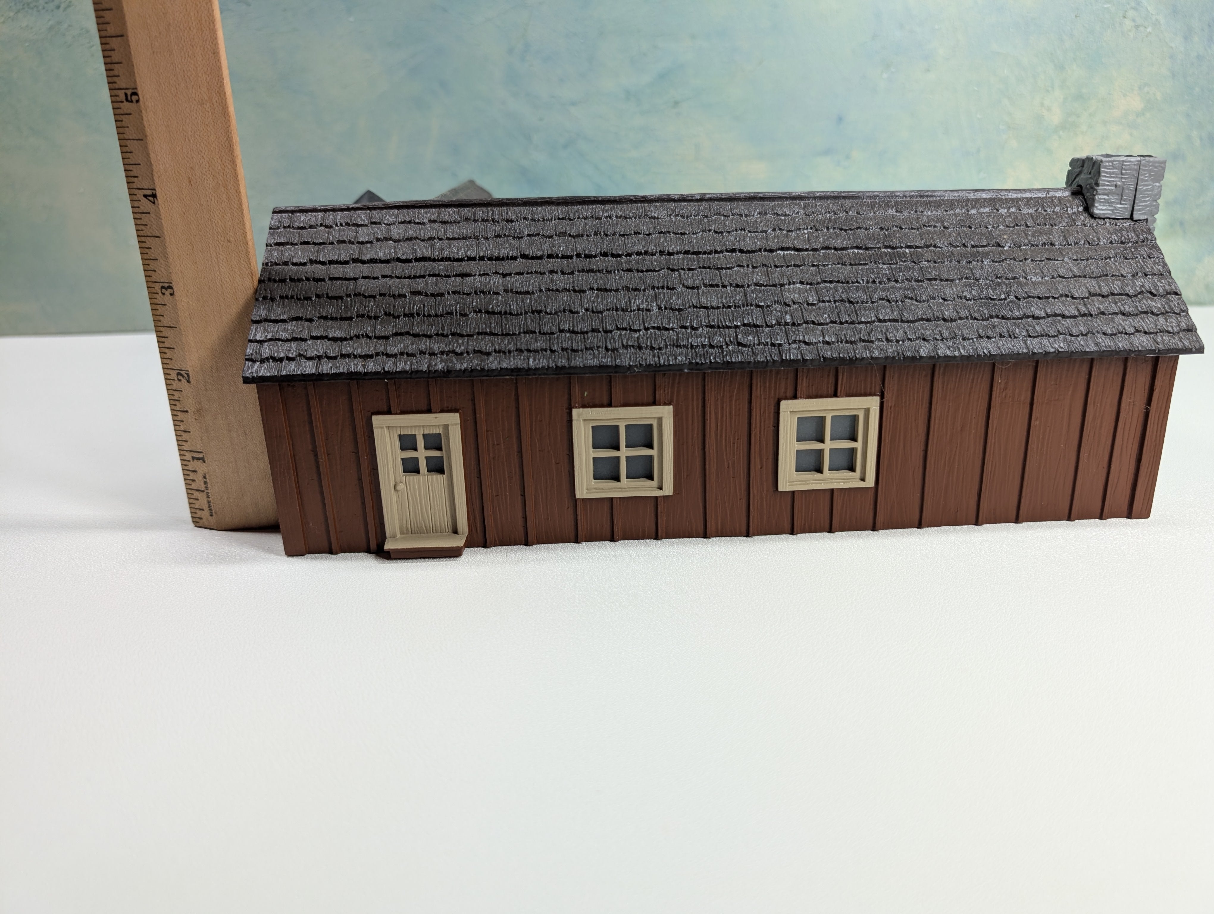 USED K-Line #K-415006 O L-Shaped Ranch House, Lighted, Trackside