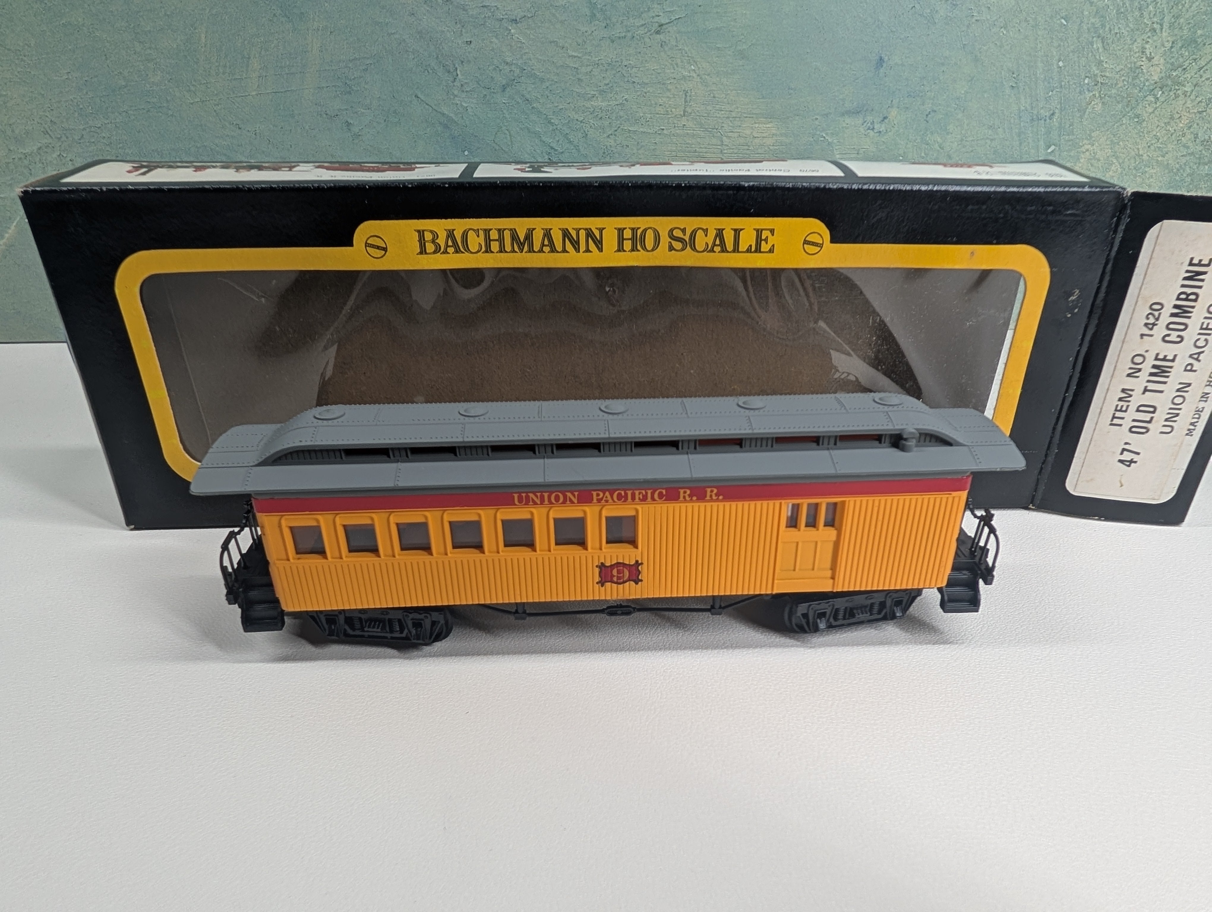 USED Bachmann 1420 HO Scale 47' Old Time Combine Union Pacific #9