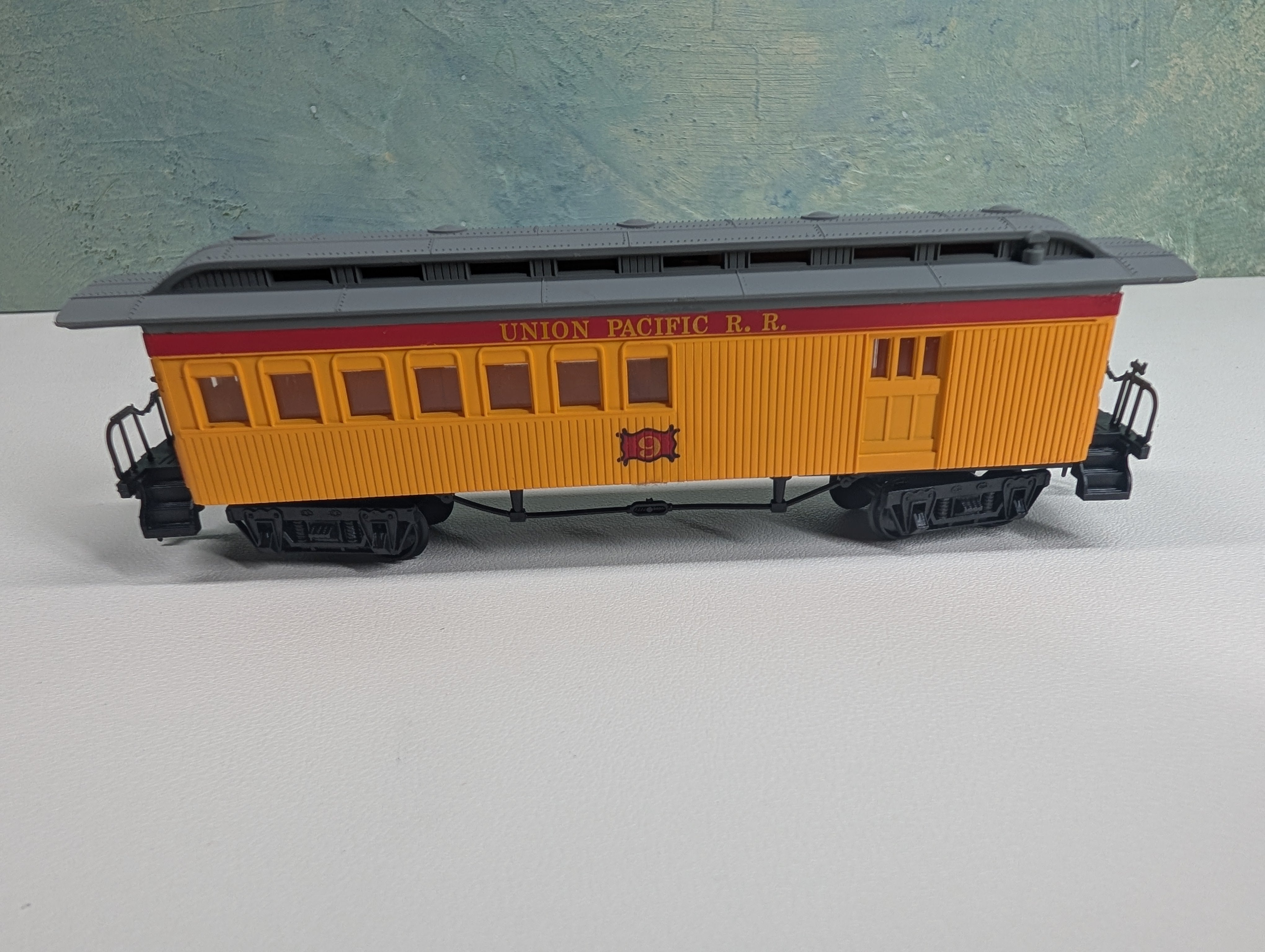 USED Bachmann 1420 HO Scale 47' Old Time Combine Union Pacific #9