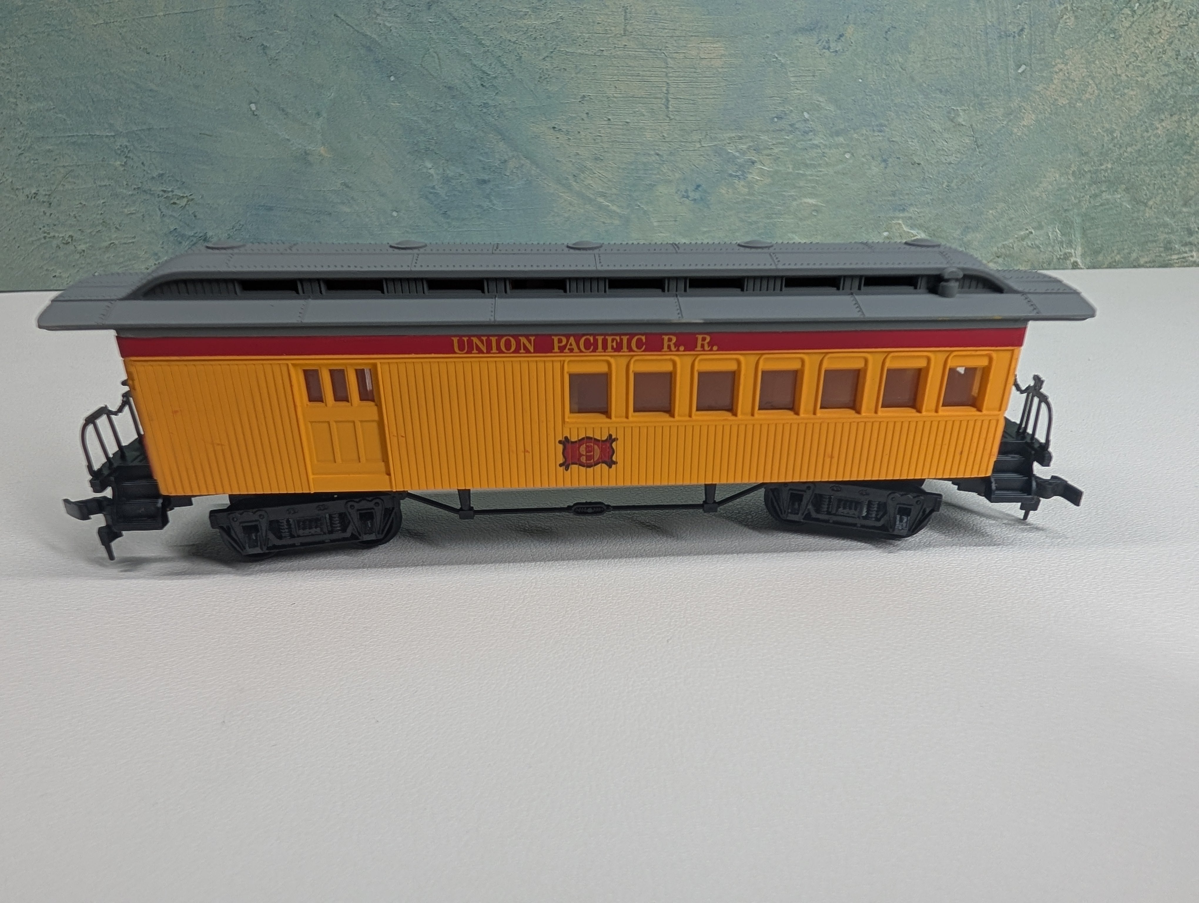 USED Bachmann 1420 HO Scale 47' Old Time Combine Union Pacific #9