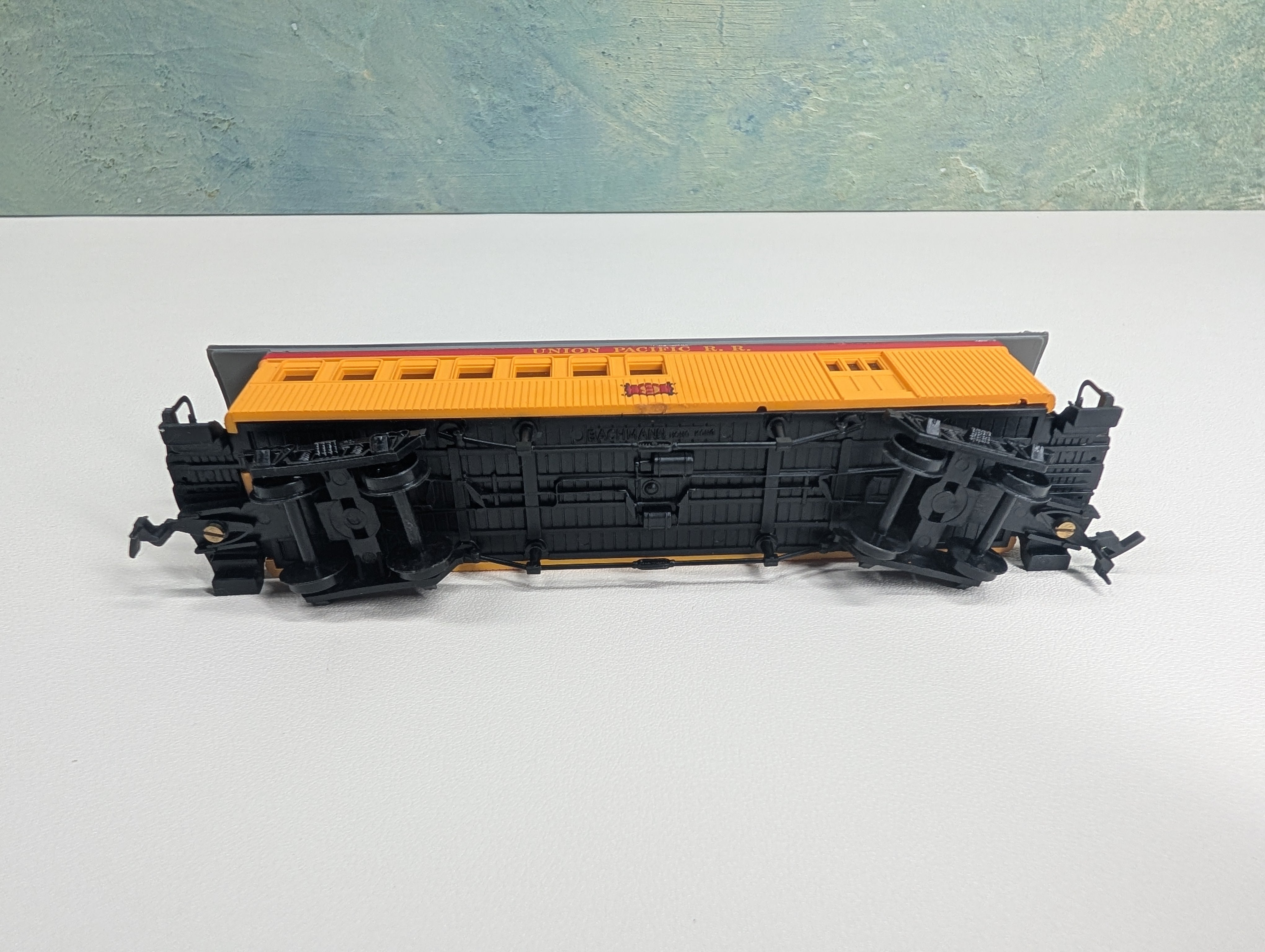 USED Bachmann 1420 HO Scale 47' Old Time Combine Union Pacific #9