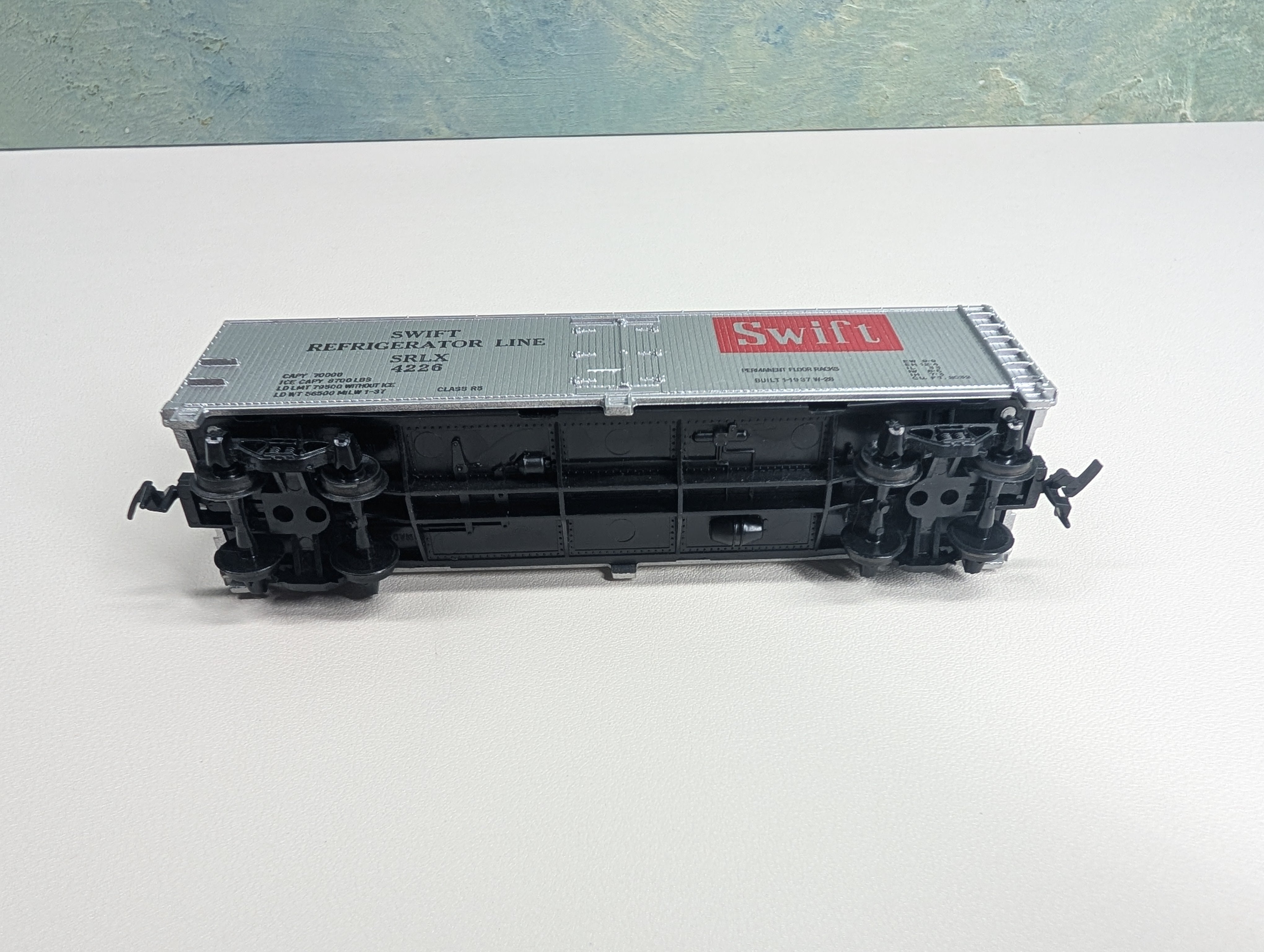 USED Tyco HO Scale 40' Box Car Swift Refrigerator Line SRLX #4226