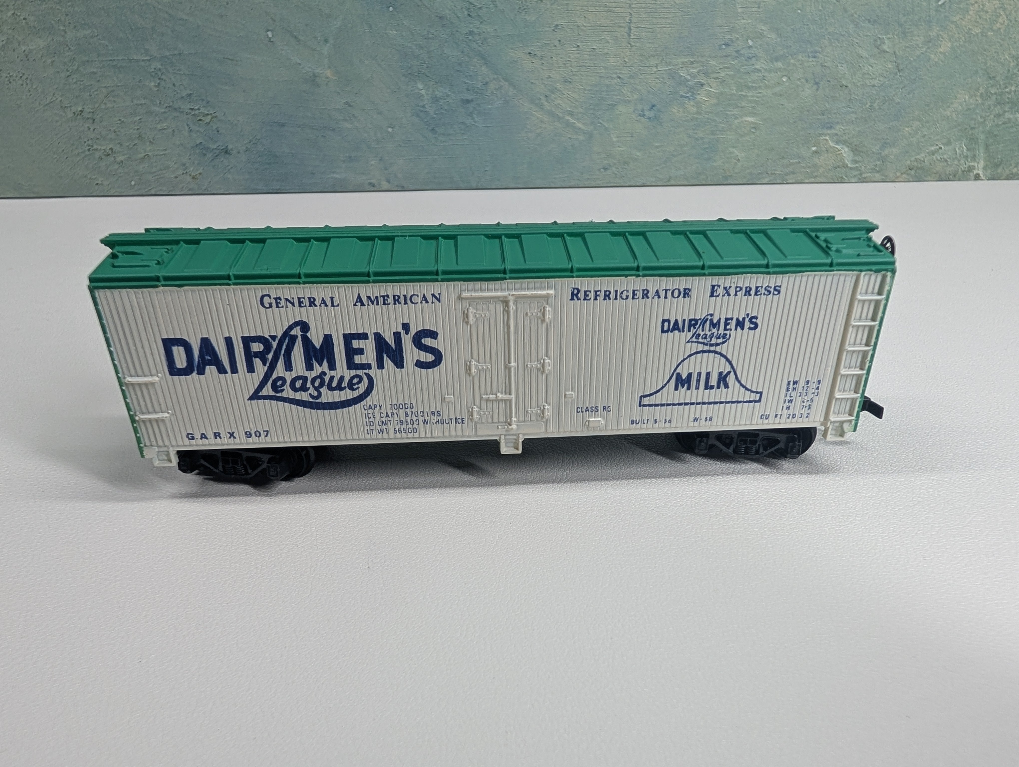 USED Tyco HO Scale 40' Box Car Dairymen's League GARX #907