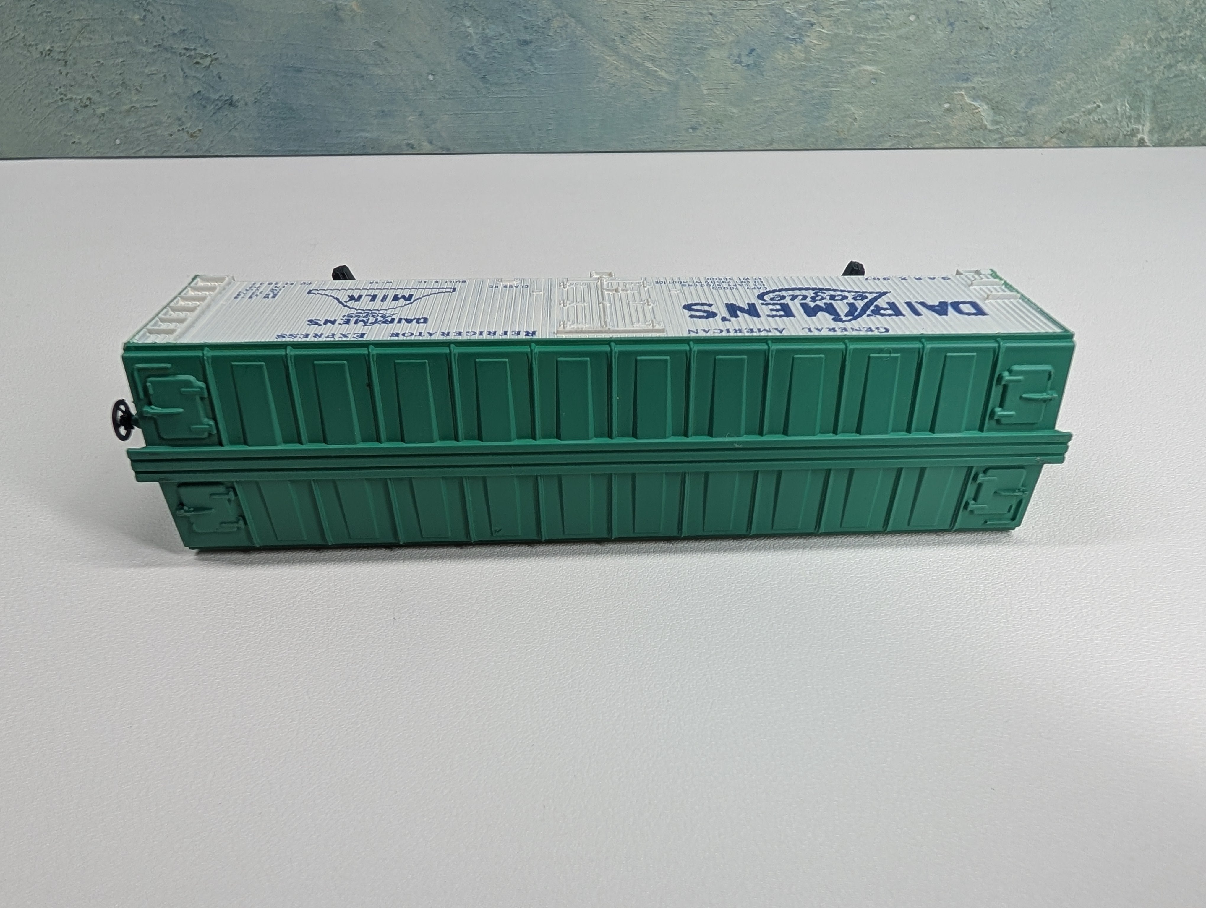 USED Tyco HO Scale 40' Box Car Dairymen's League GARX #907