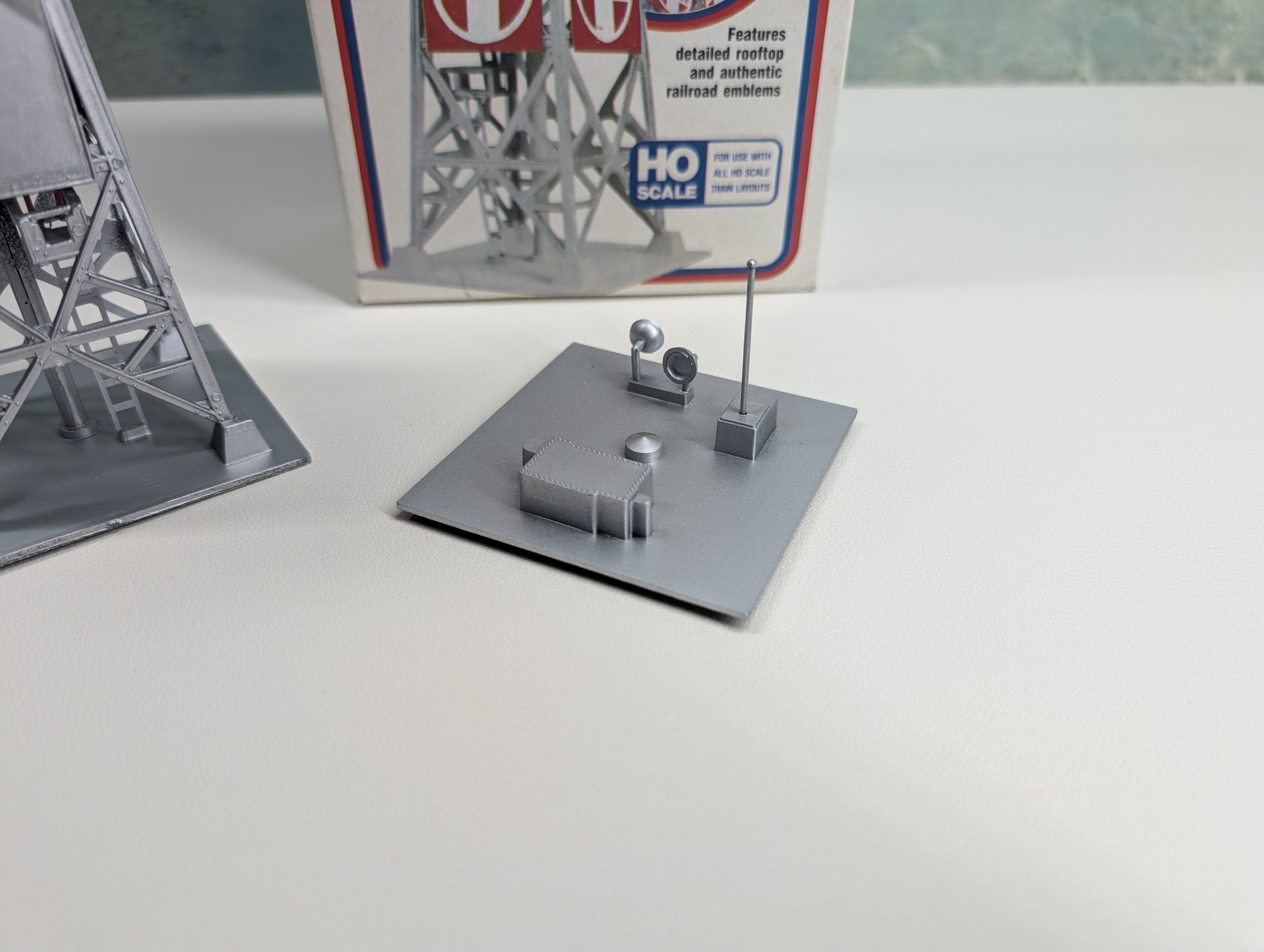 USED Life-Like 8208 HO Scale Operating Lighted Yard Tower