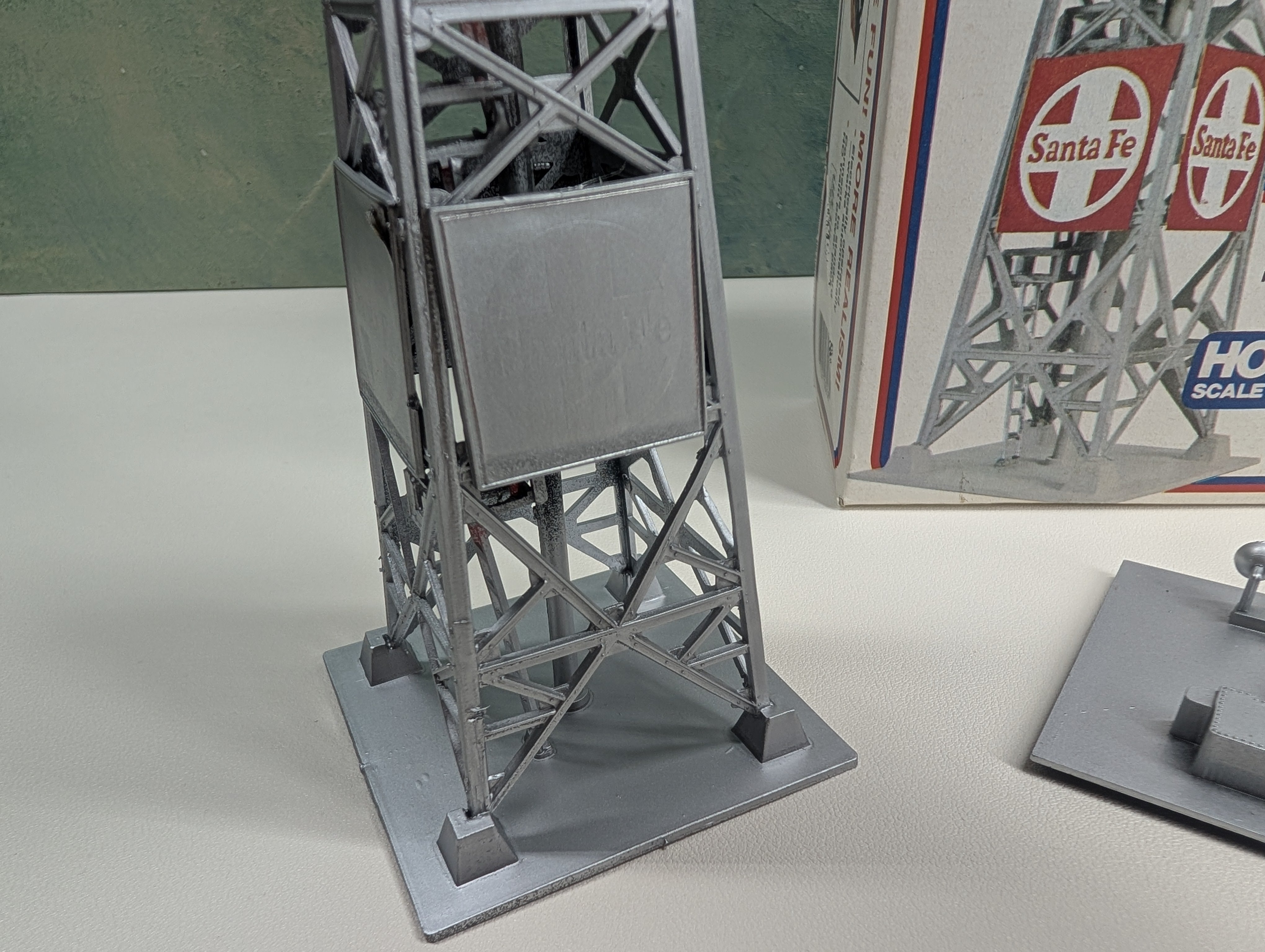 USED Life-Like 8208 HO Scale Operating Lighted Yard Tower