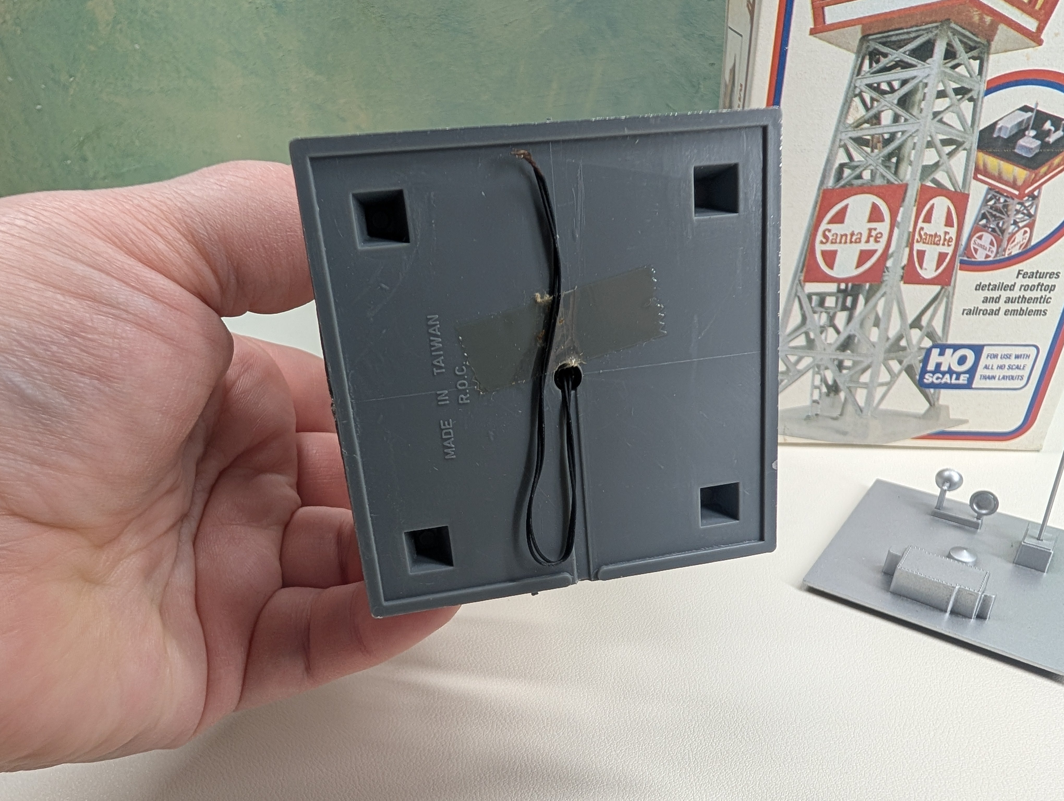 USED Life-Like 8208 HO Scale Operating Lighted Yard Tower