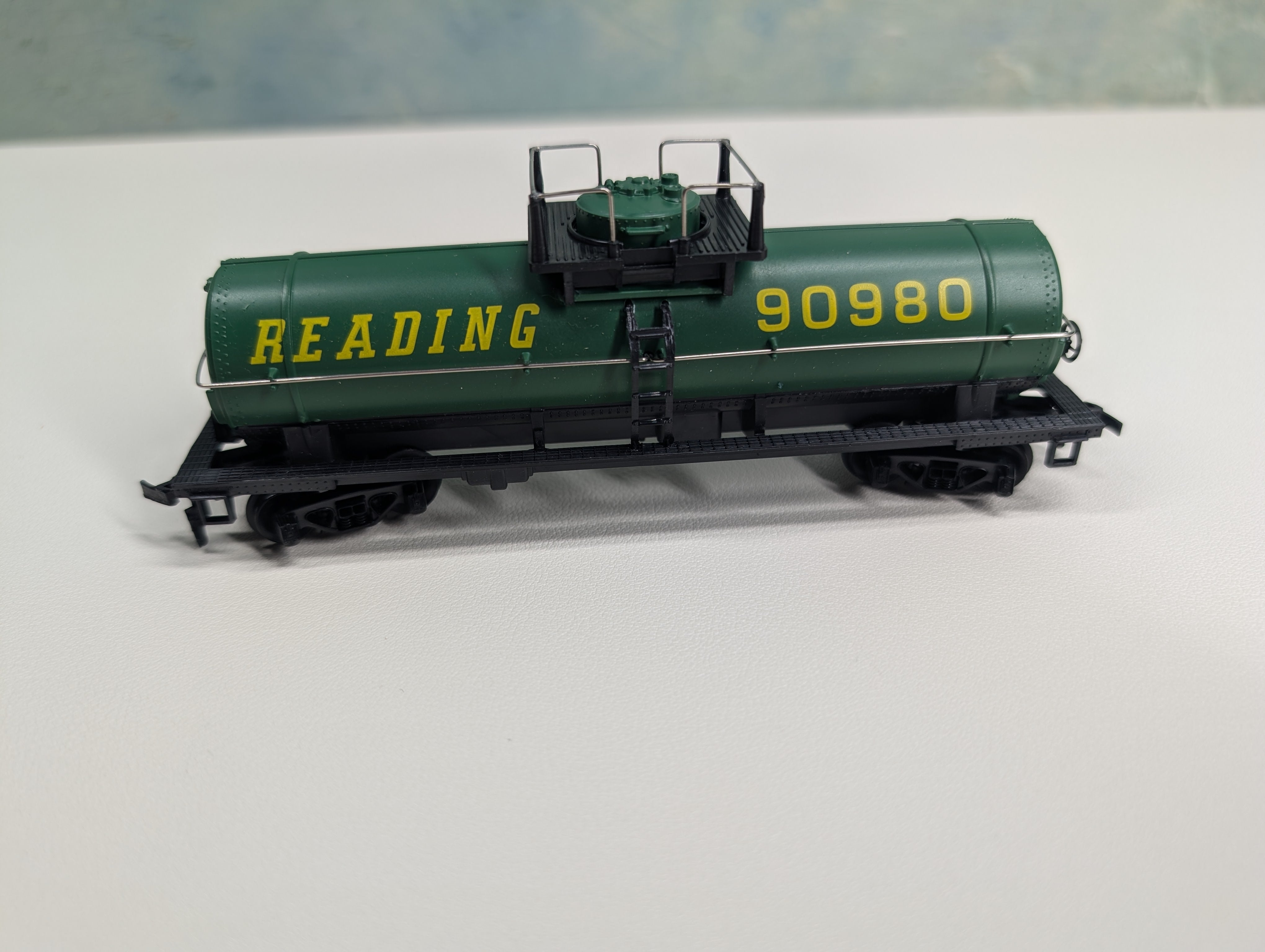 USED IHC HO Scale Tank Car Reading #90980