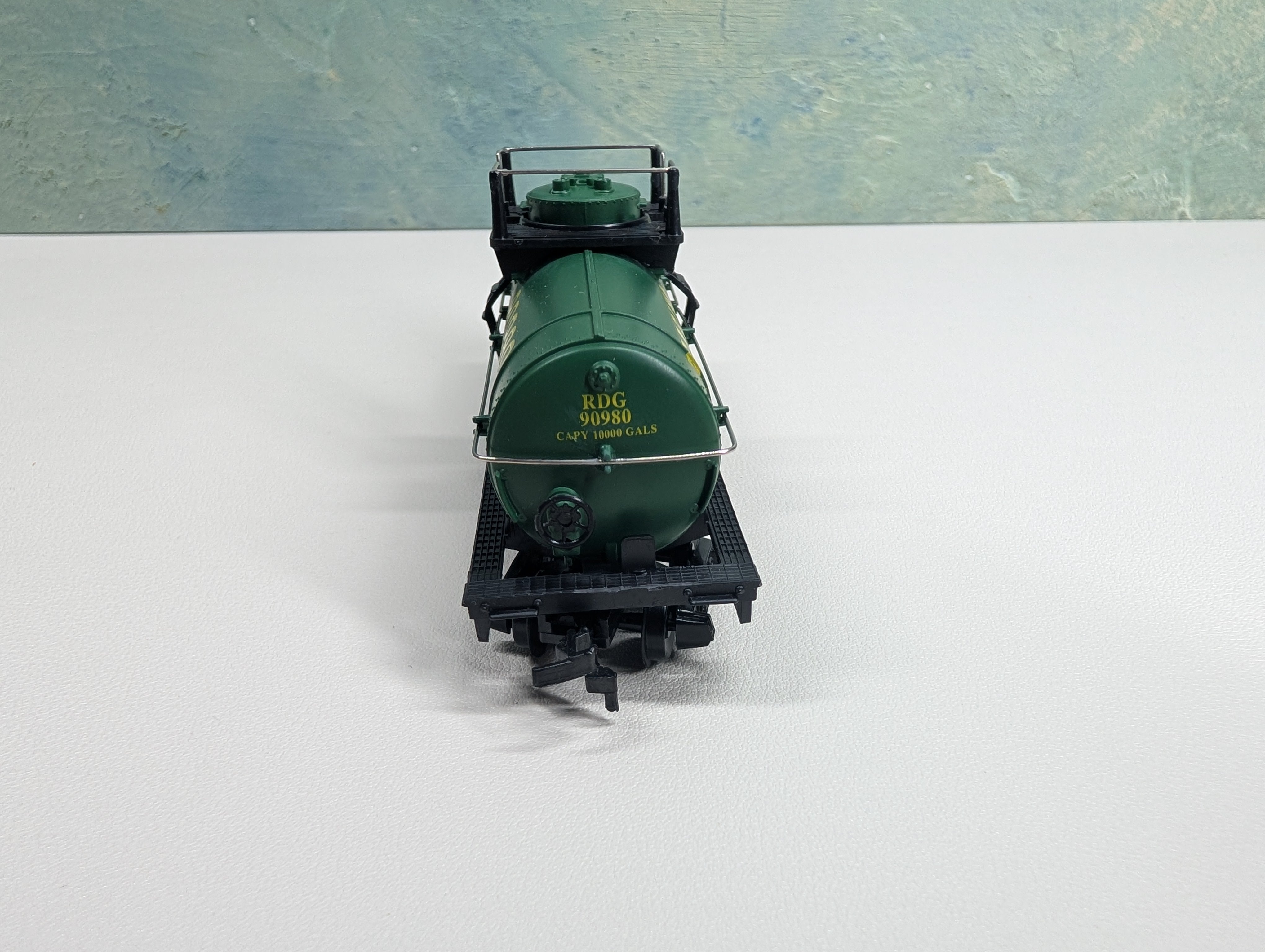 USED IHC HO Scale Tank Car Reading #90980