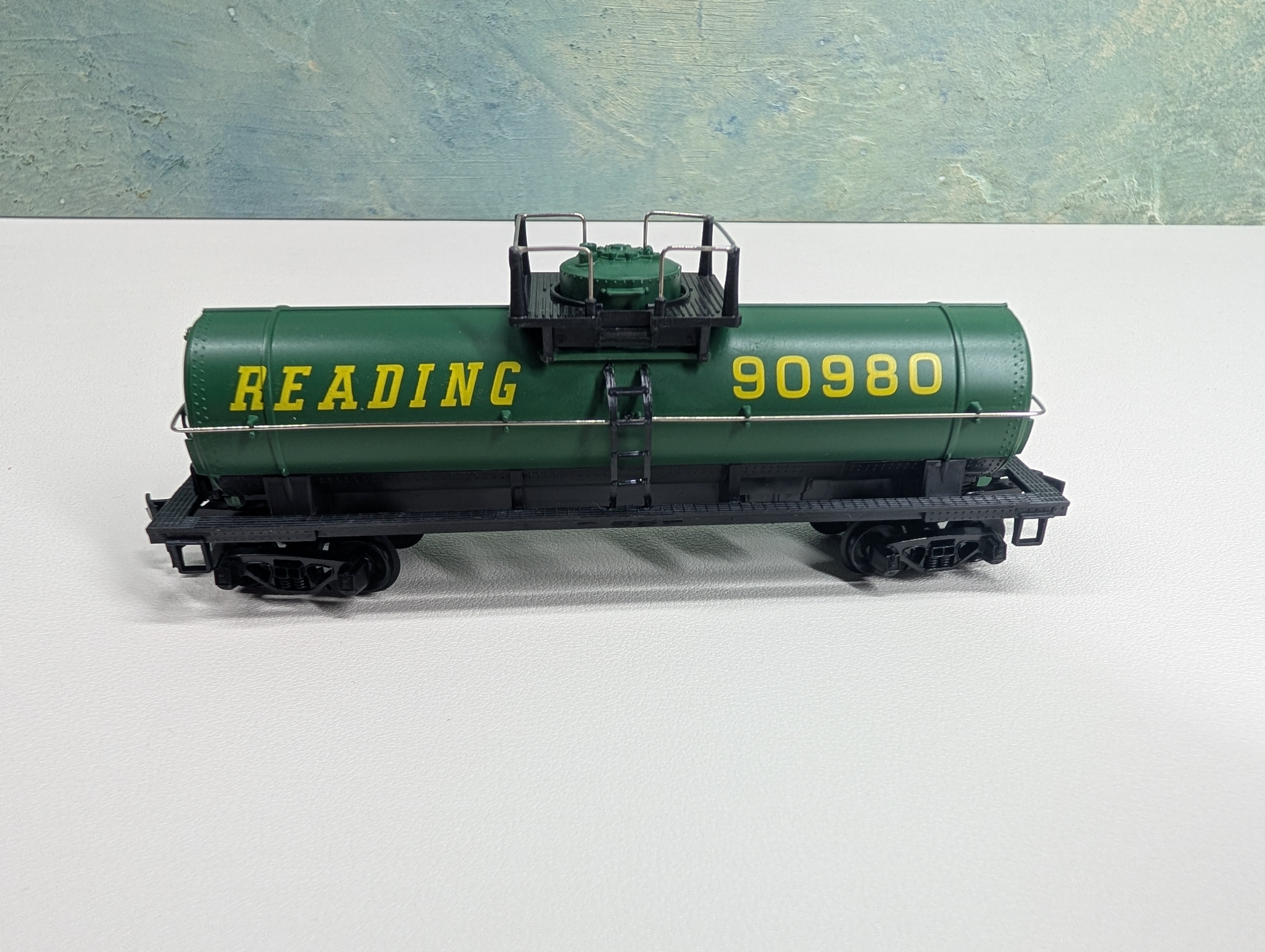 USED IHC HO Scale Tank Car Reading #90980