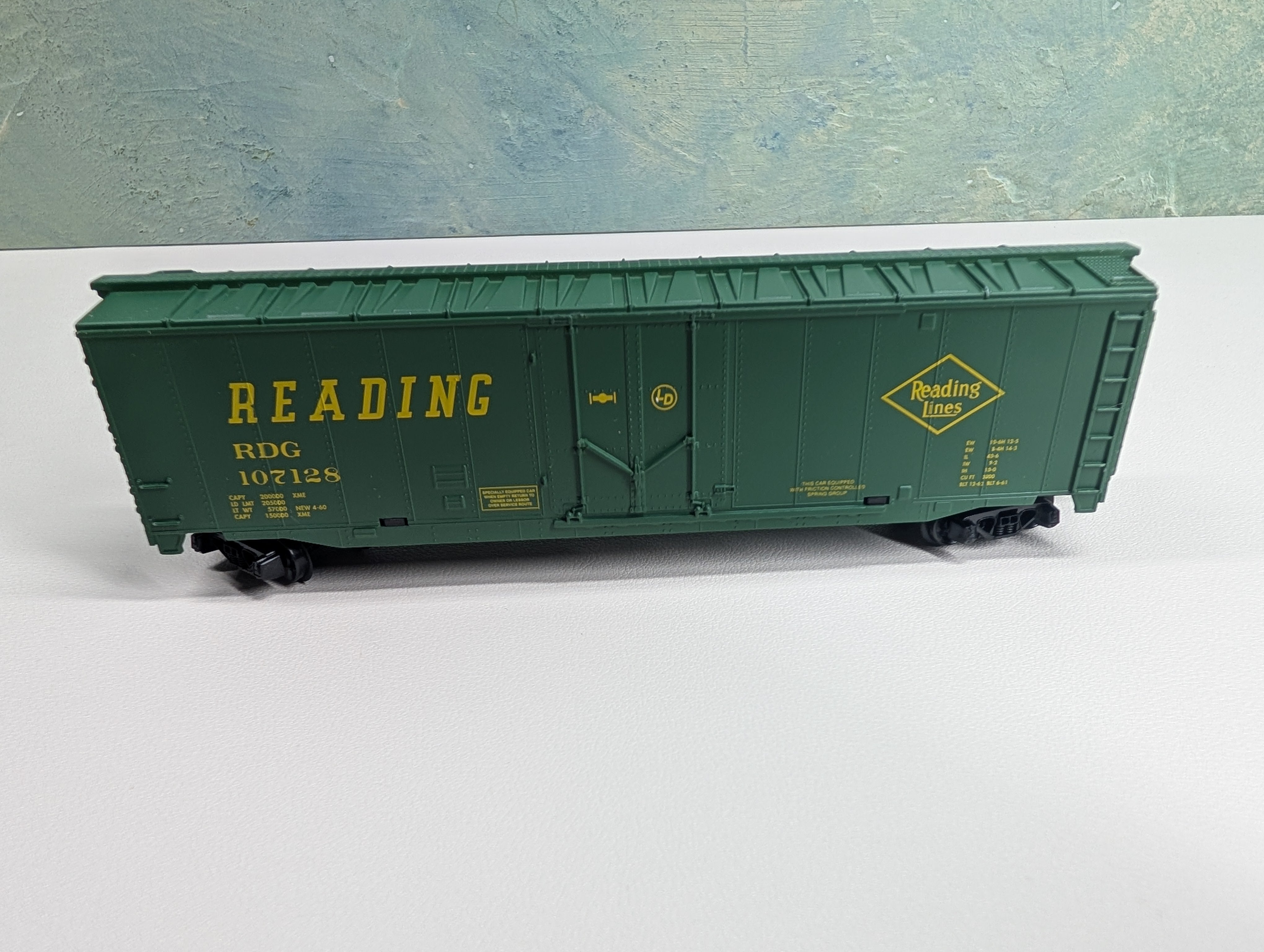 USED IHC HO Scale 50' Box Car Reading #107128