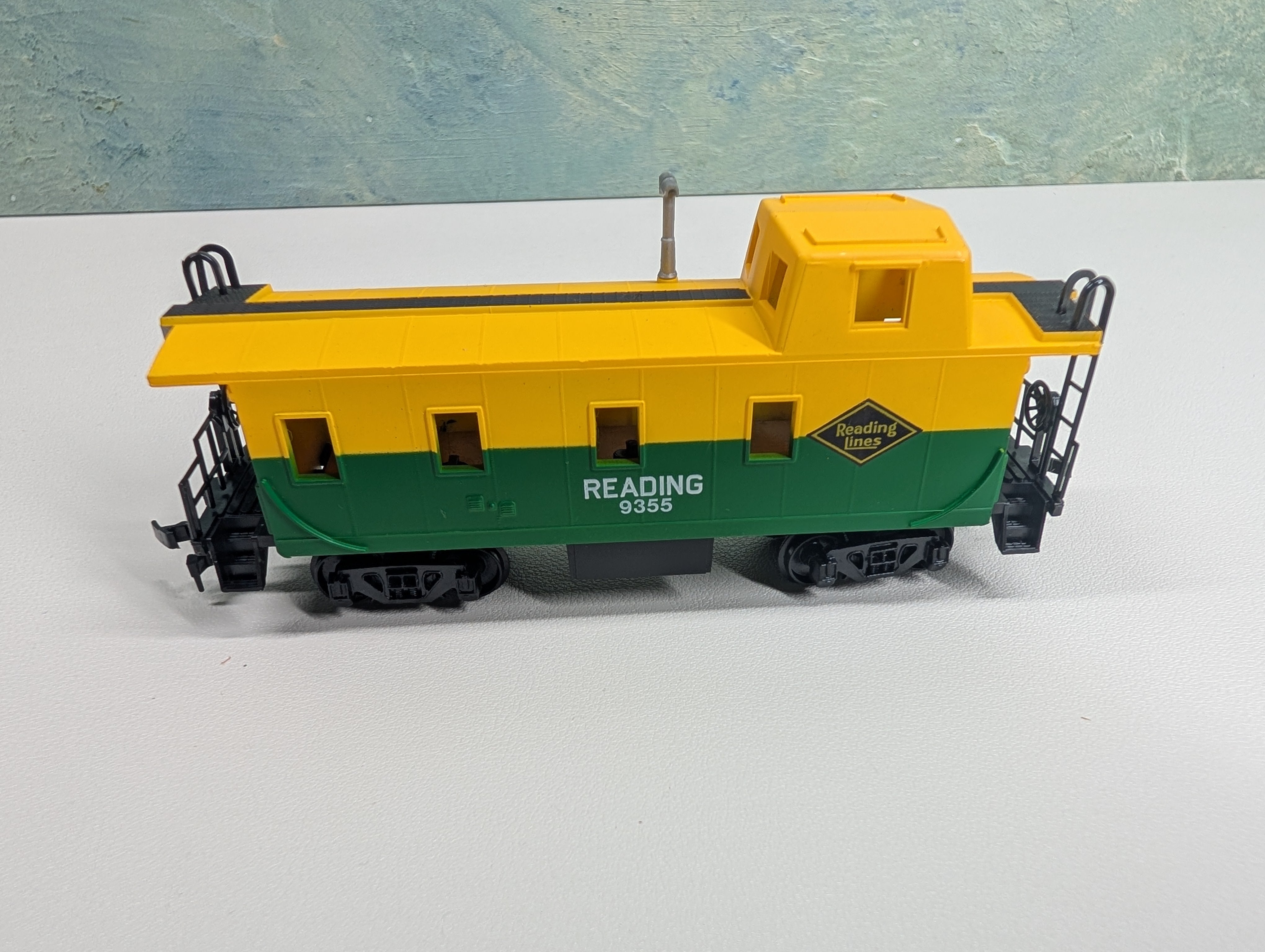 USED Bachmann 1041 HO Scale 36' Modern All Steel Caboose Reading #9355