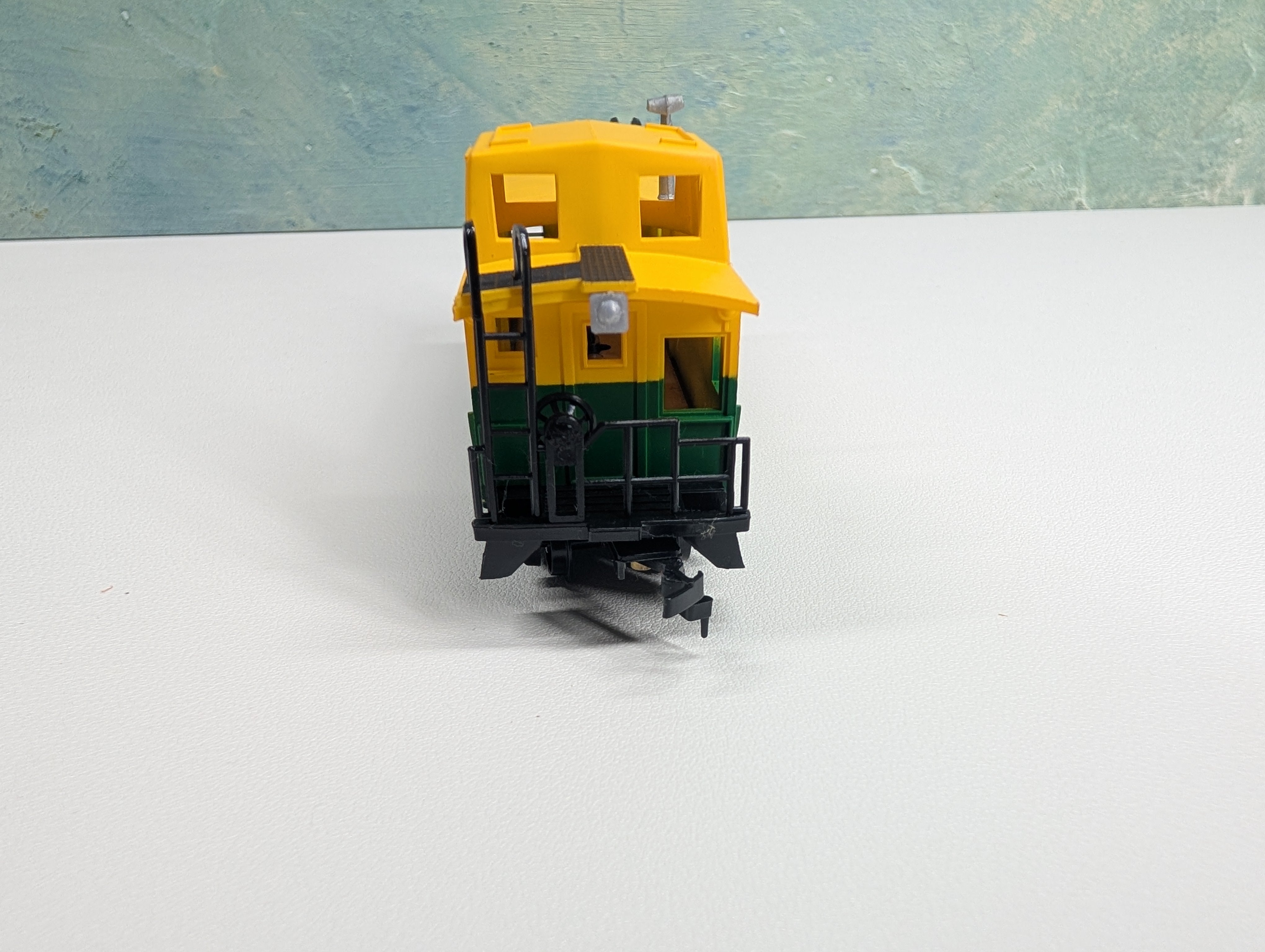 USED Bachmann 1041 HO Scale 36' Modern All Steel Caboose Reading #9355