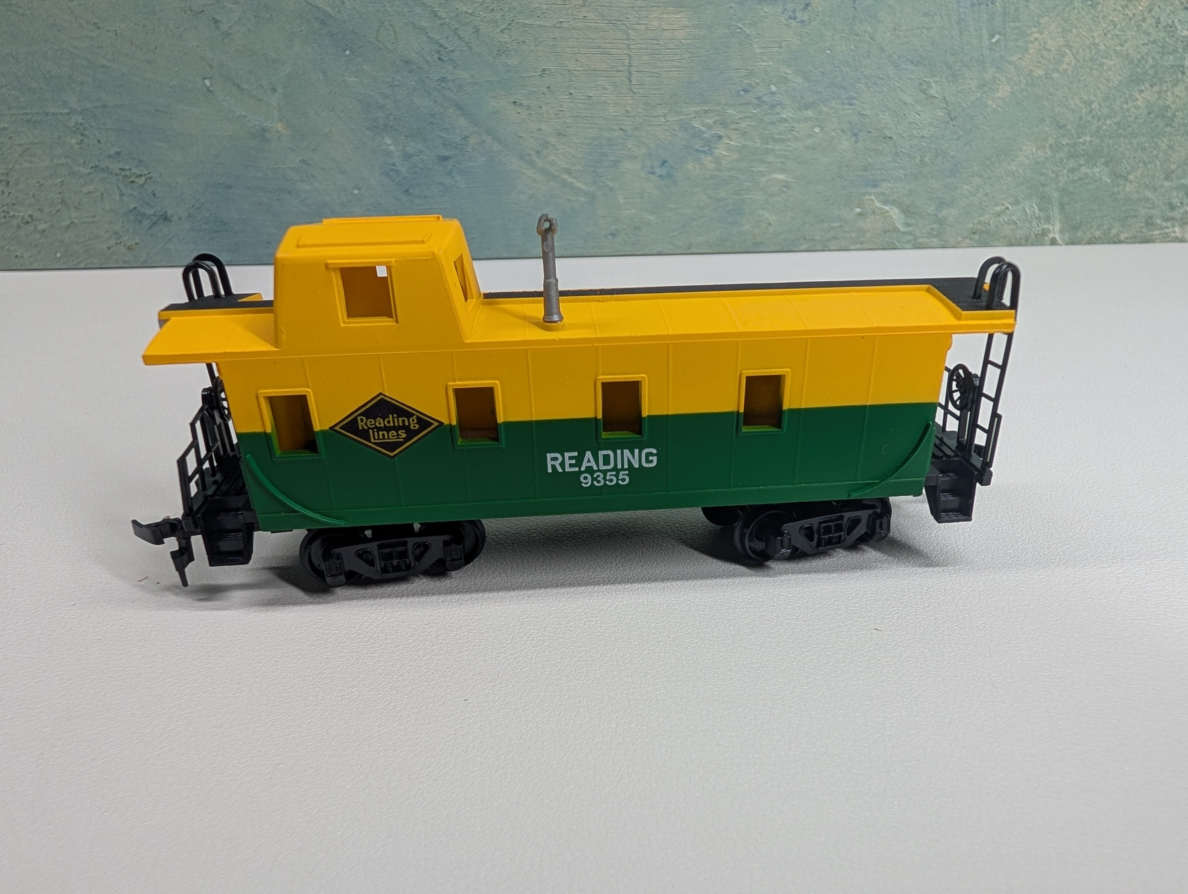 USED Bachmann 1041 HO Scale 36' Modern All Steel Caboose Reading #9355